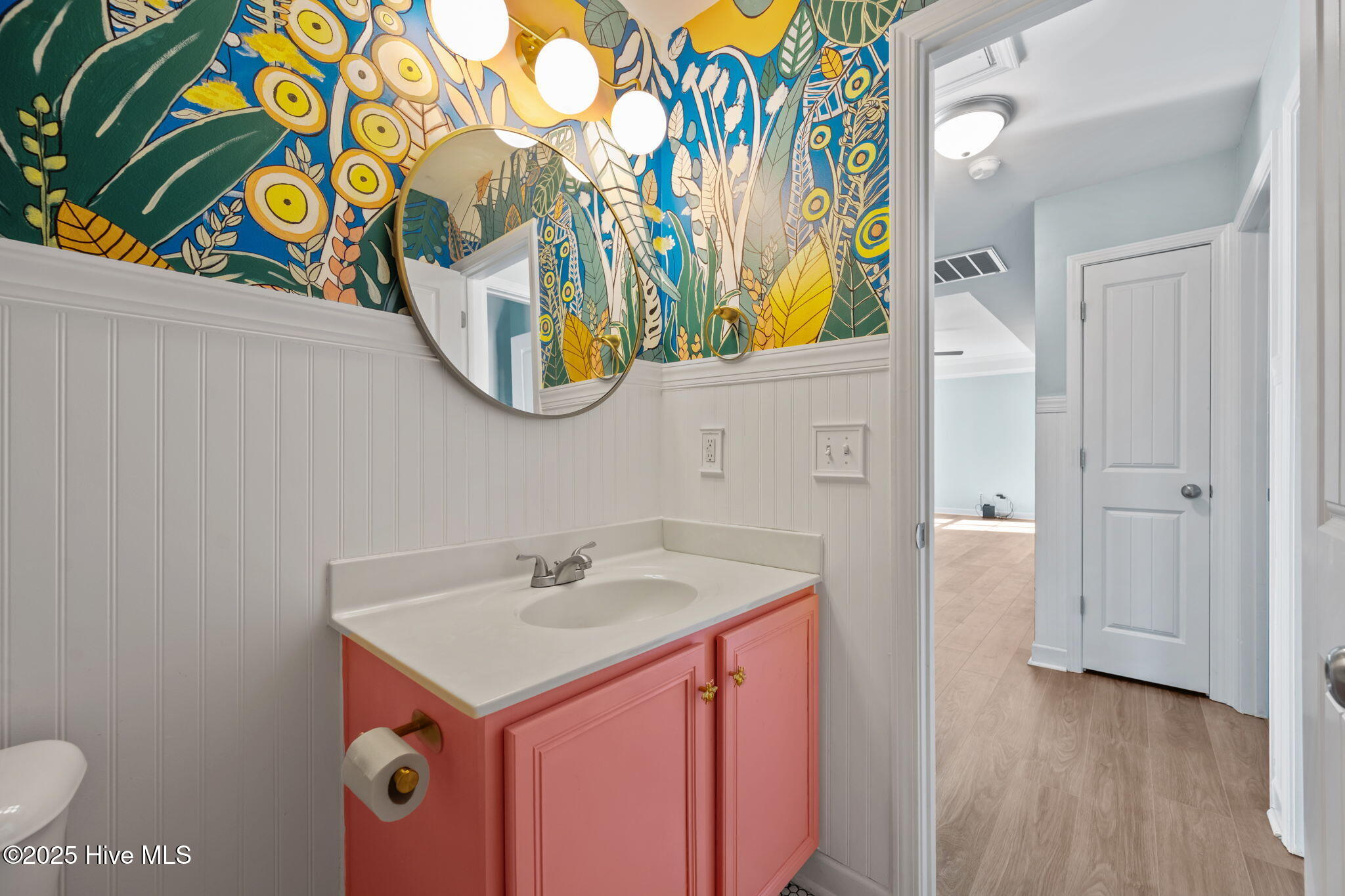 100540961 | Photo 28