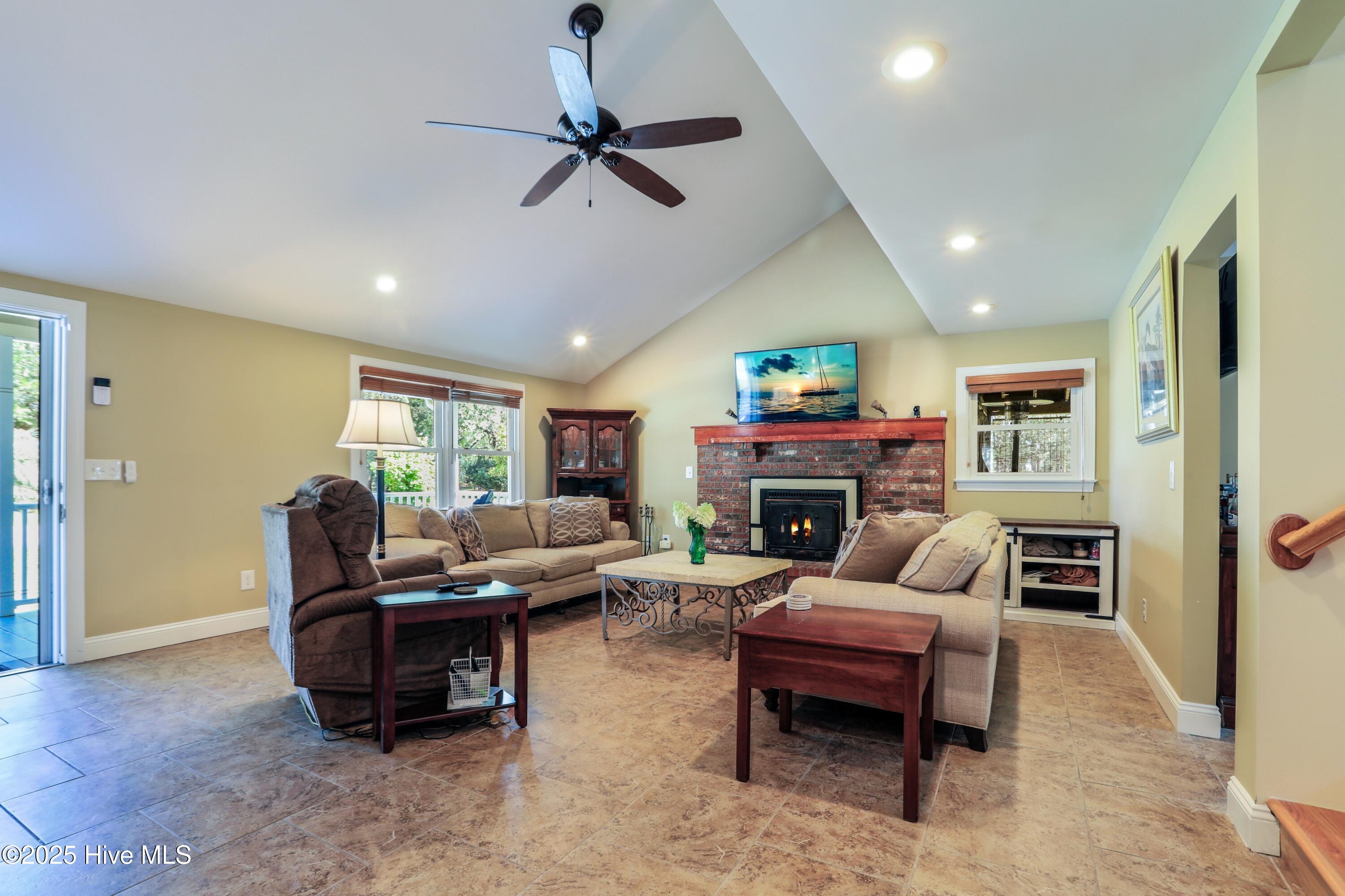 100513124 | Photo 17