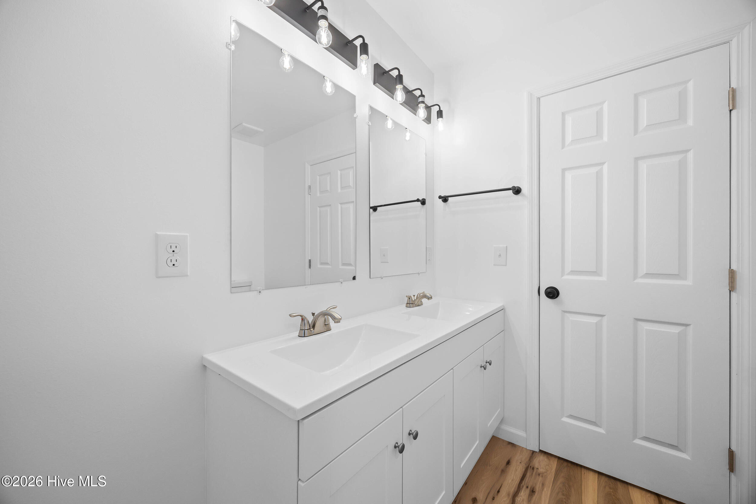 100561375 | Photo 26