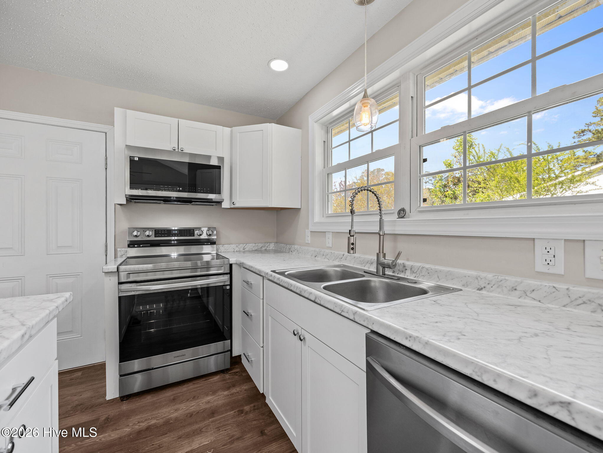 100564387 | Photo 16