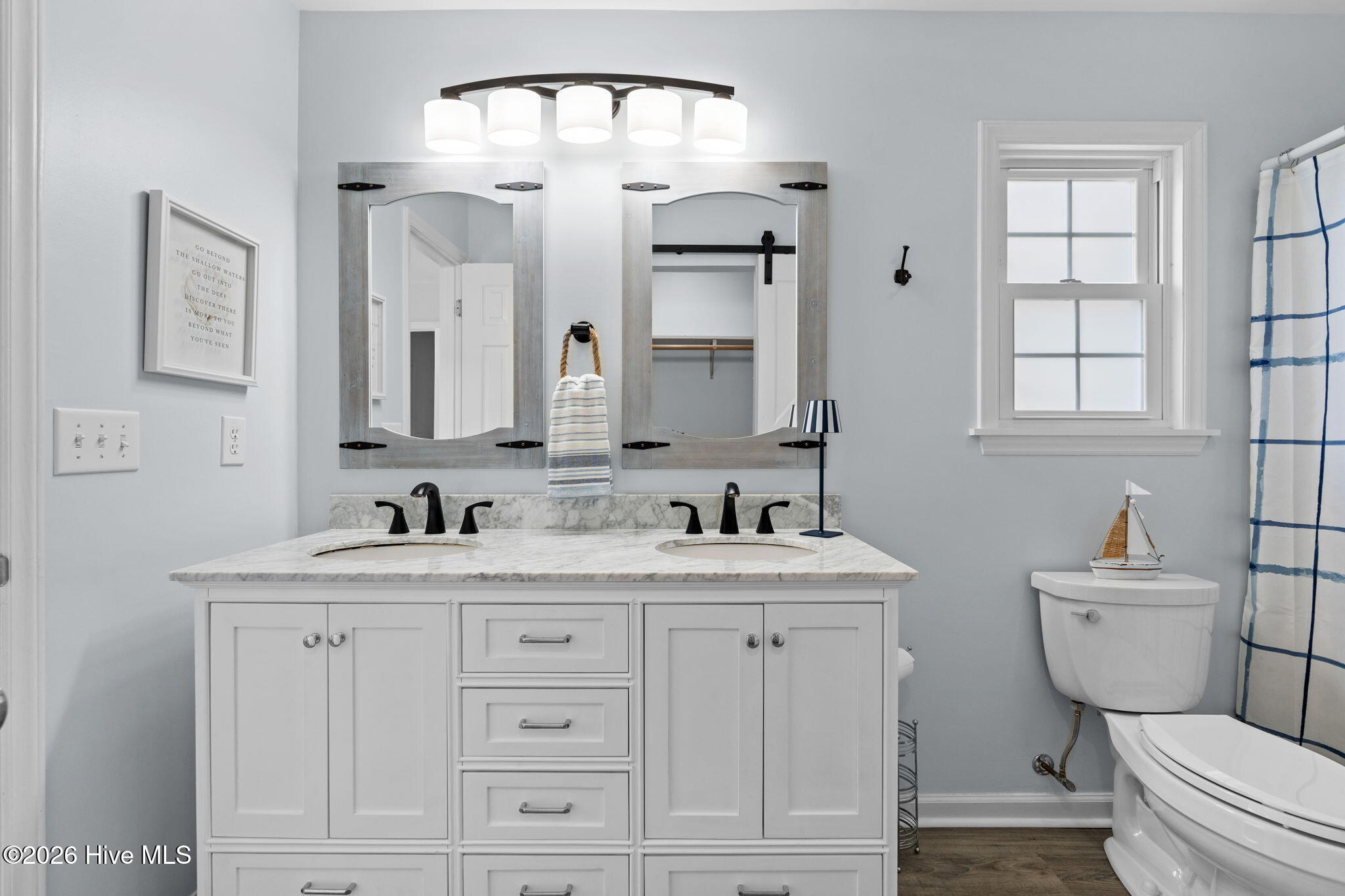 100553863 | Photo 23