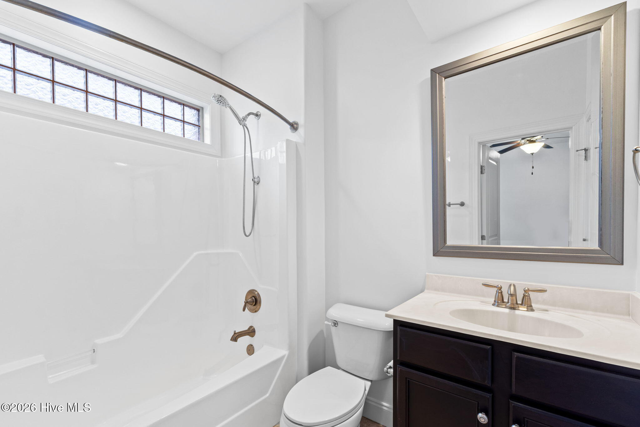 100547610 | Photo 26