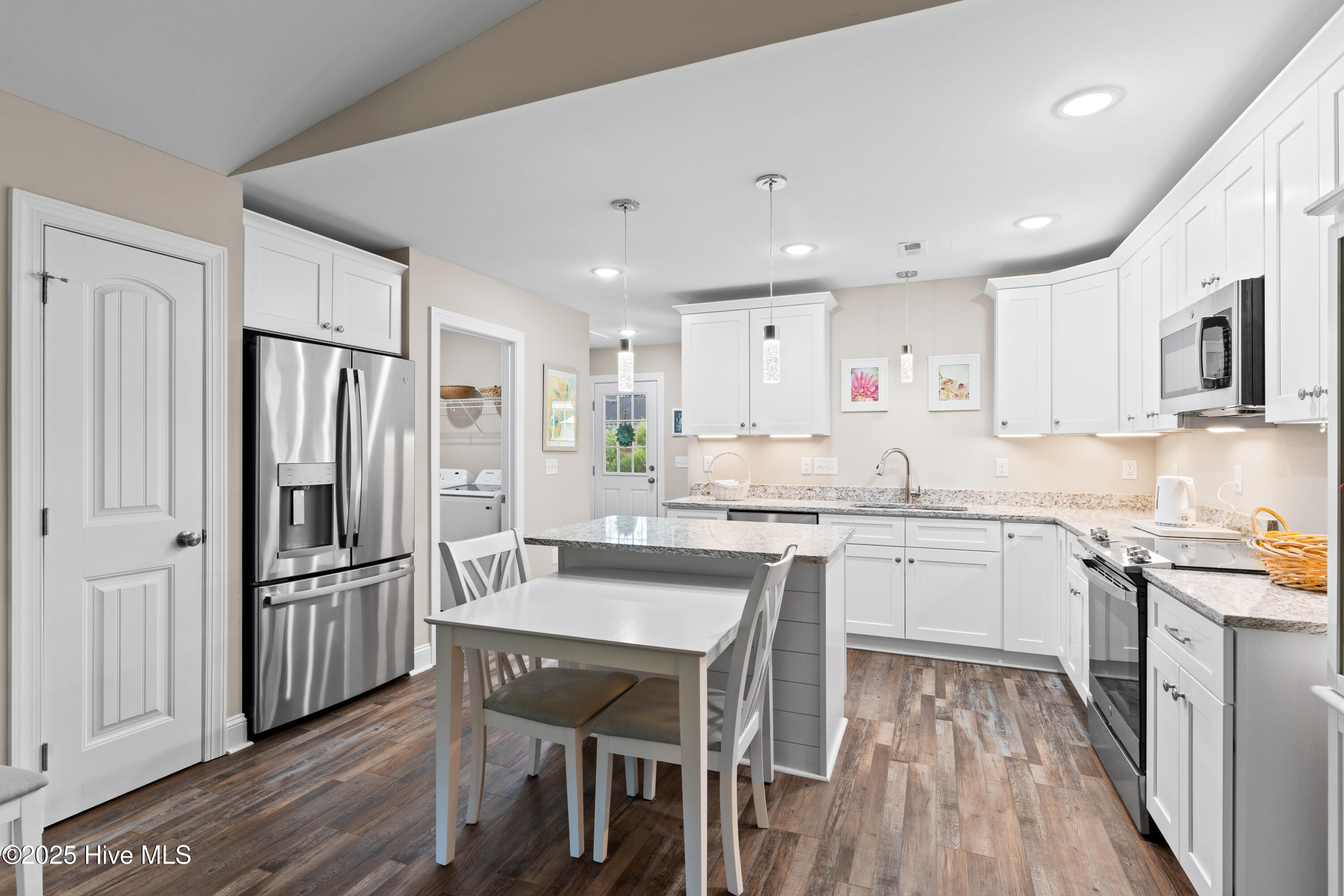 100527918 | Photo 13