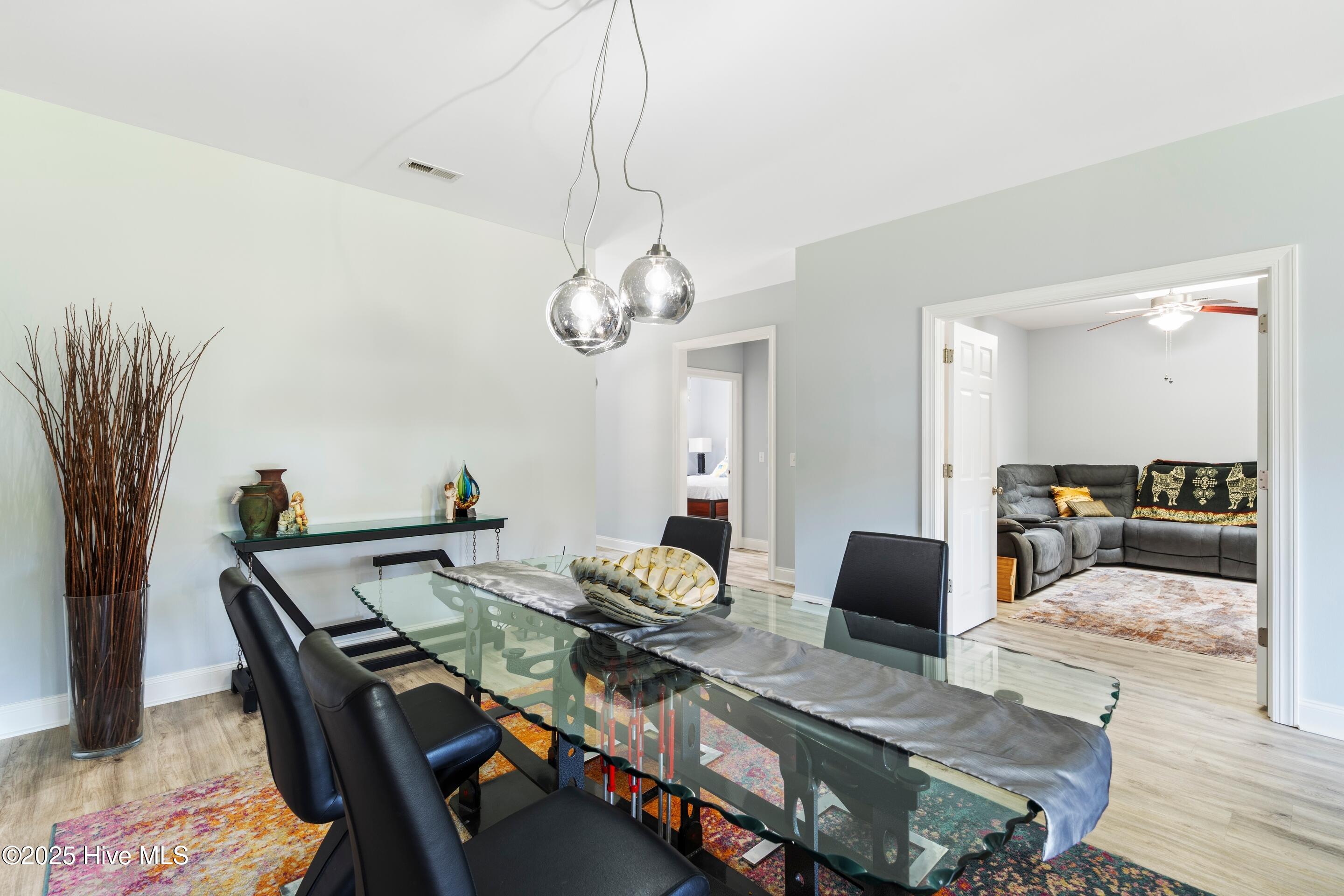 100541104 | Photo 31