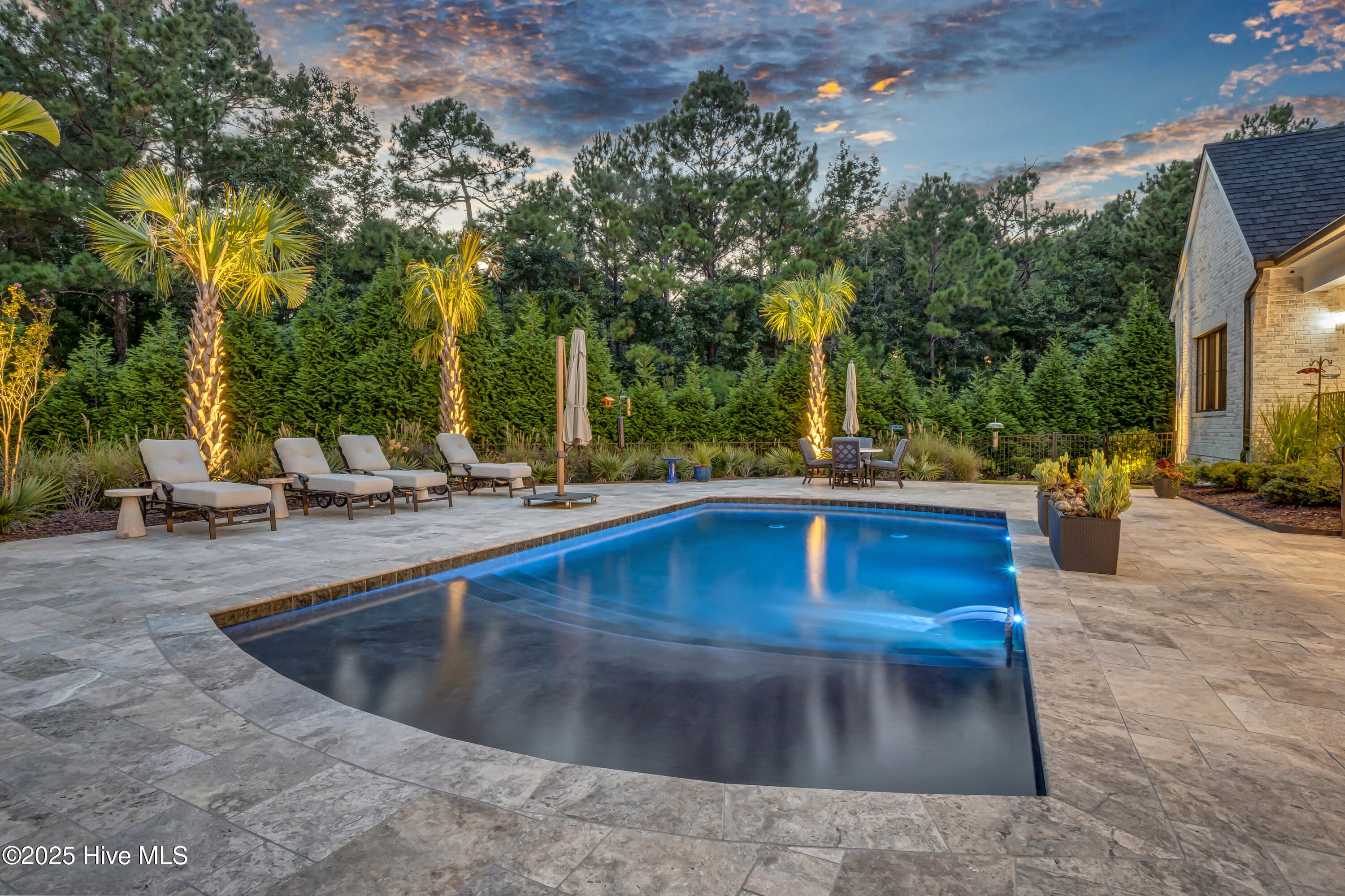 100532496 | Photo 69