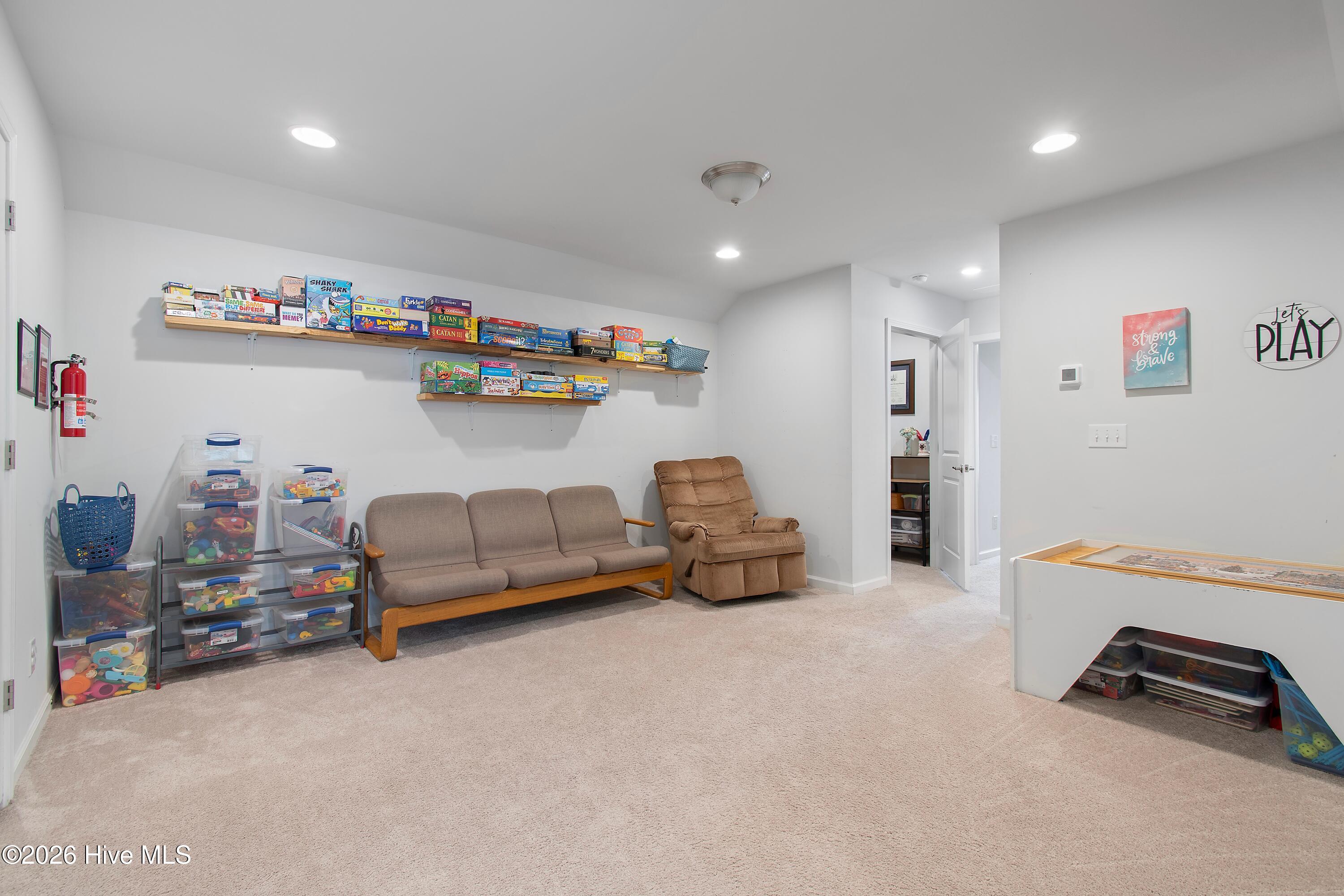 100560000 | Photo 21