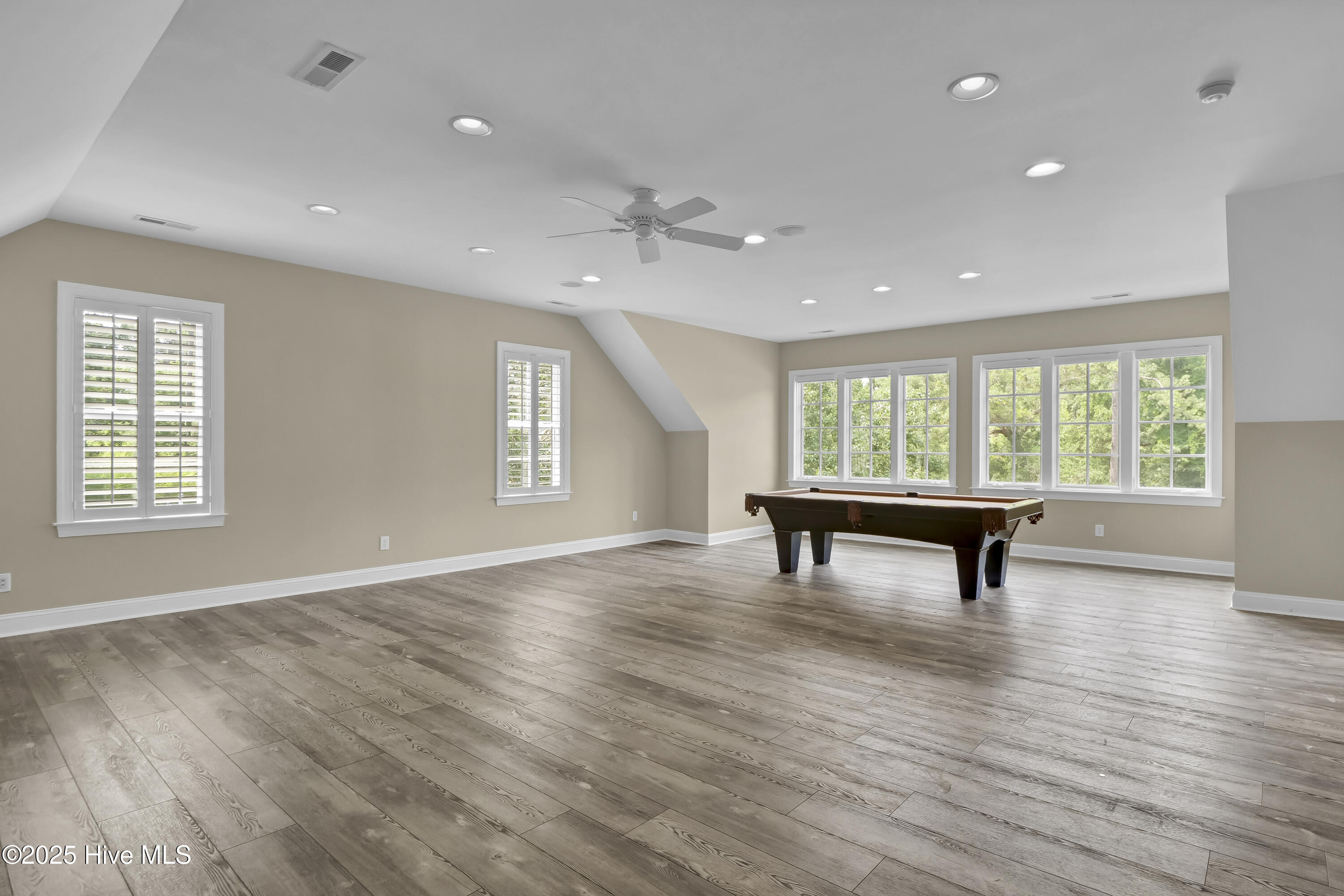 100552605 | Photo 60