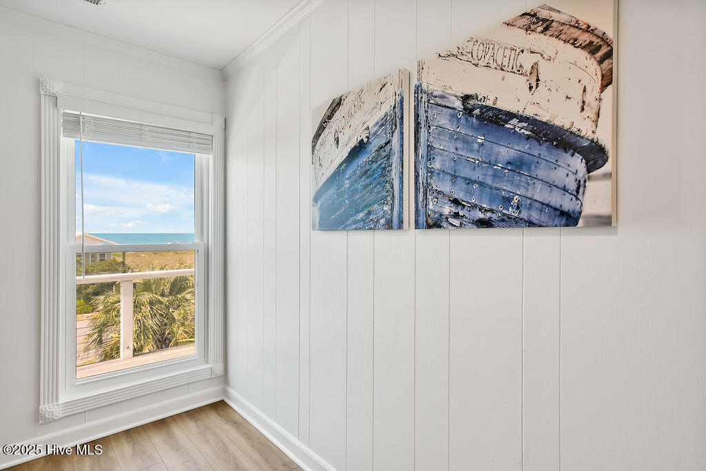 100508979 | Photo 51