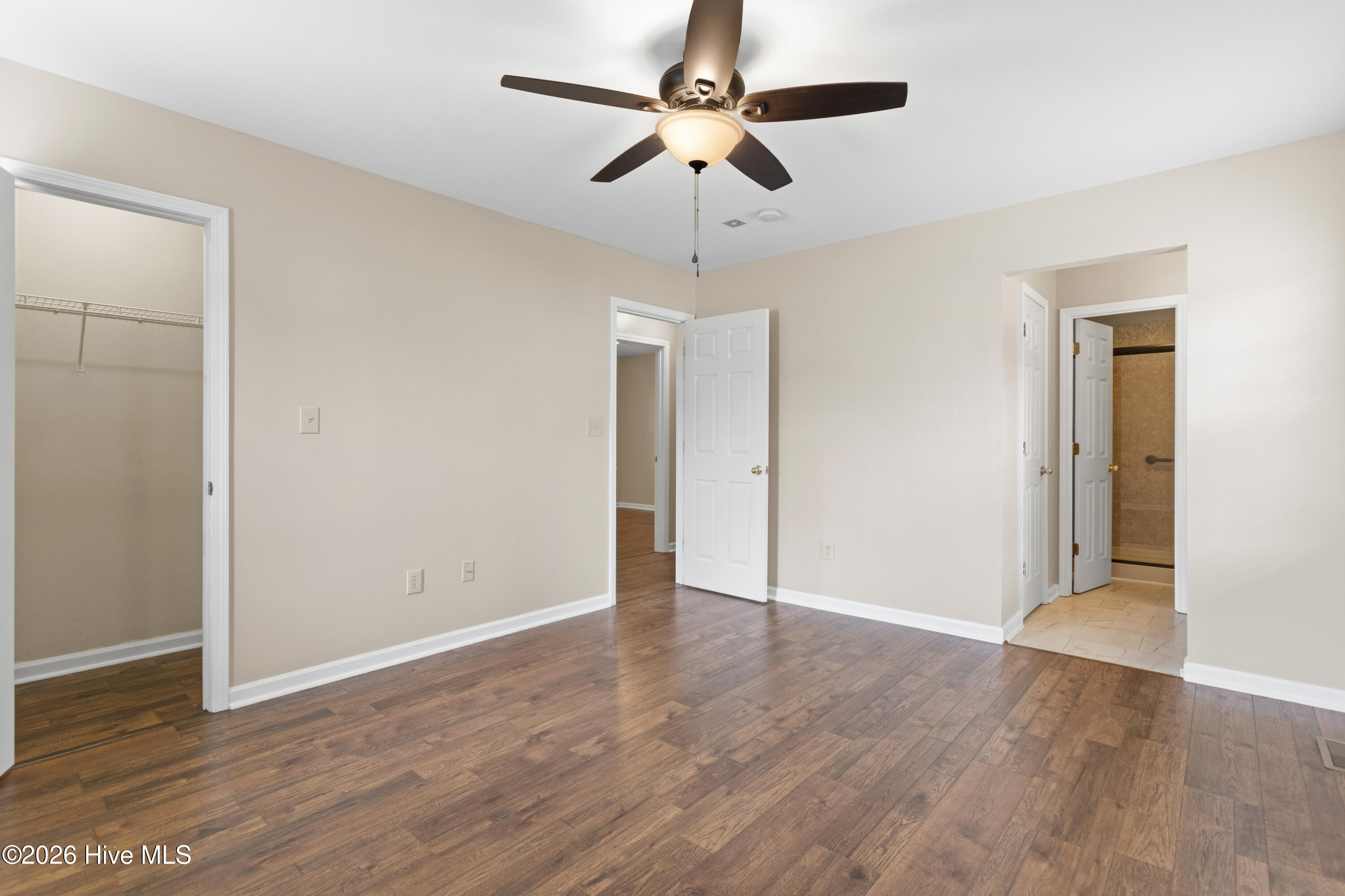 100562403 | Photo 12