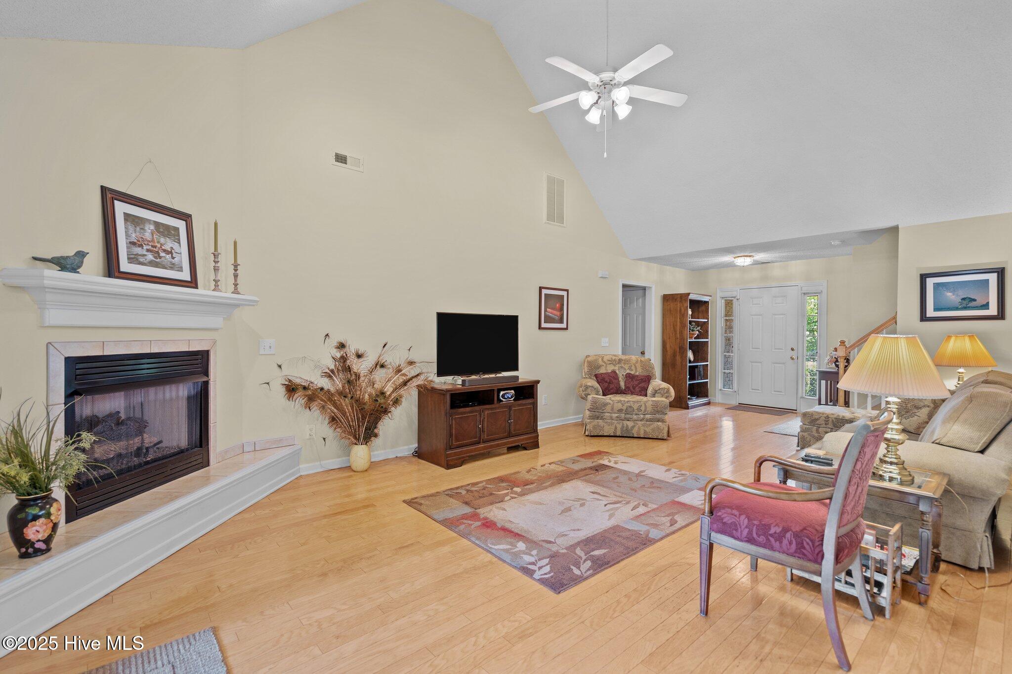 100515832 | Photo 18