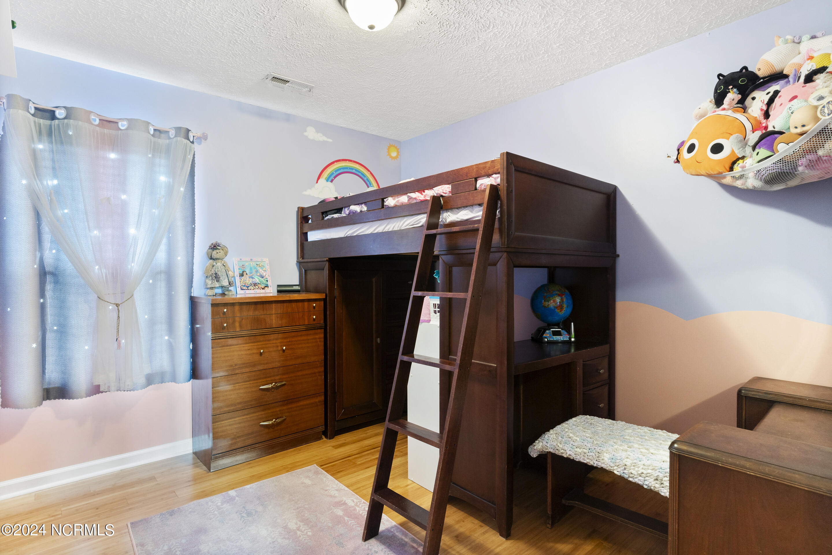 100562930 | Photo 19