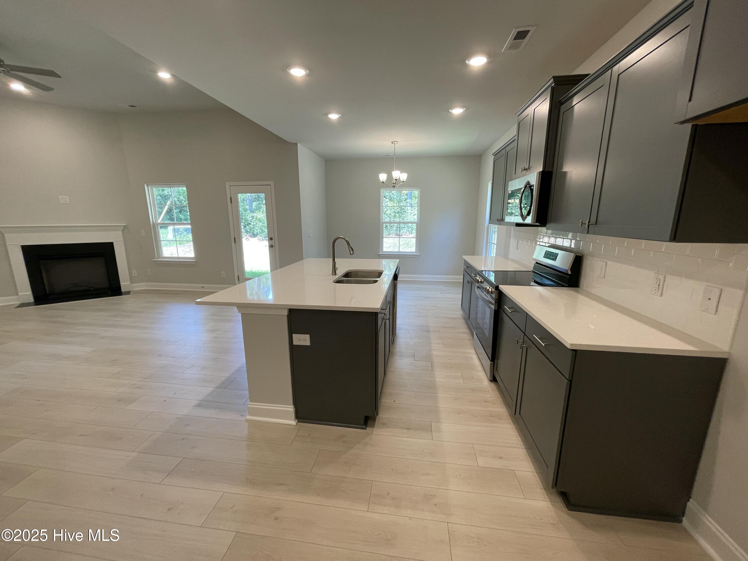 100546686 | Photo 31