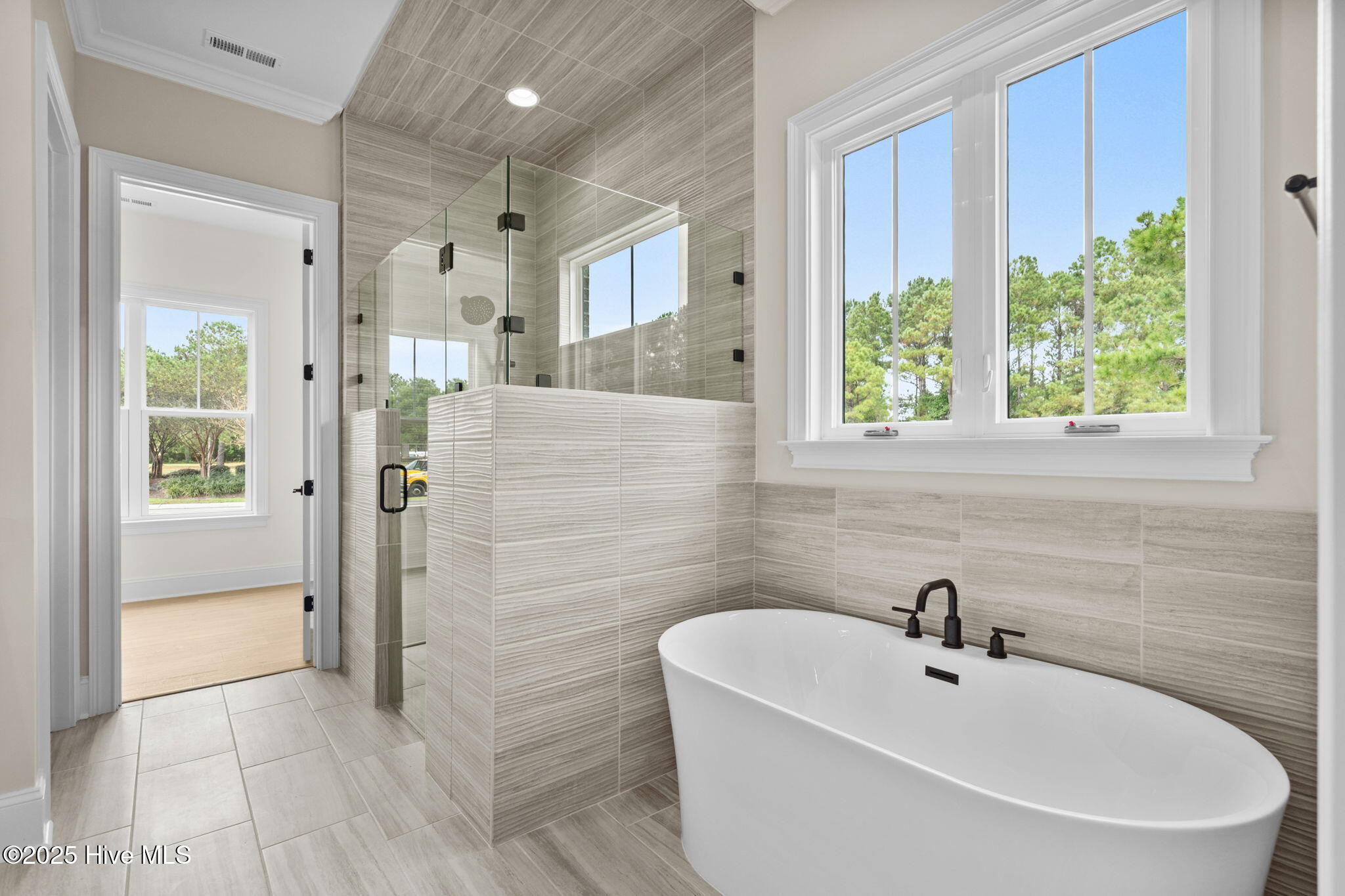 100547406 | Photo 35