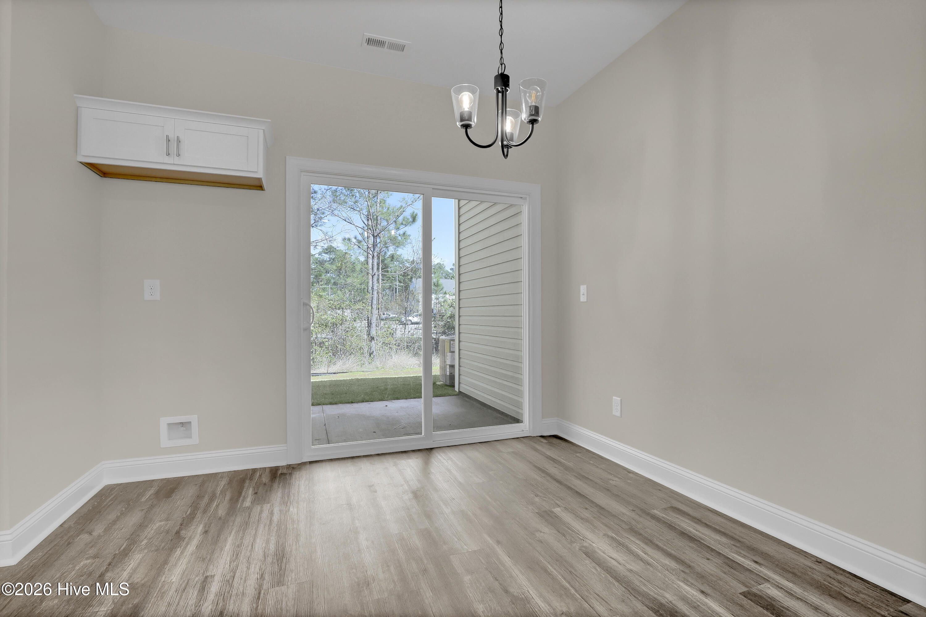 100537571 | Photo 12