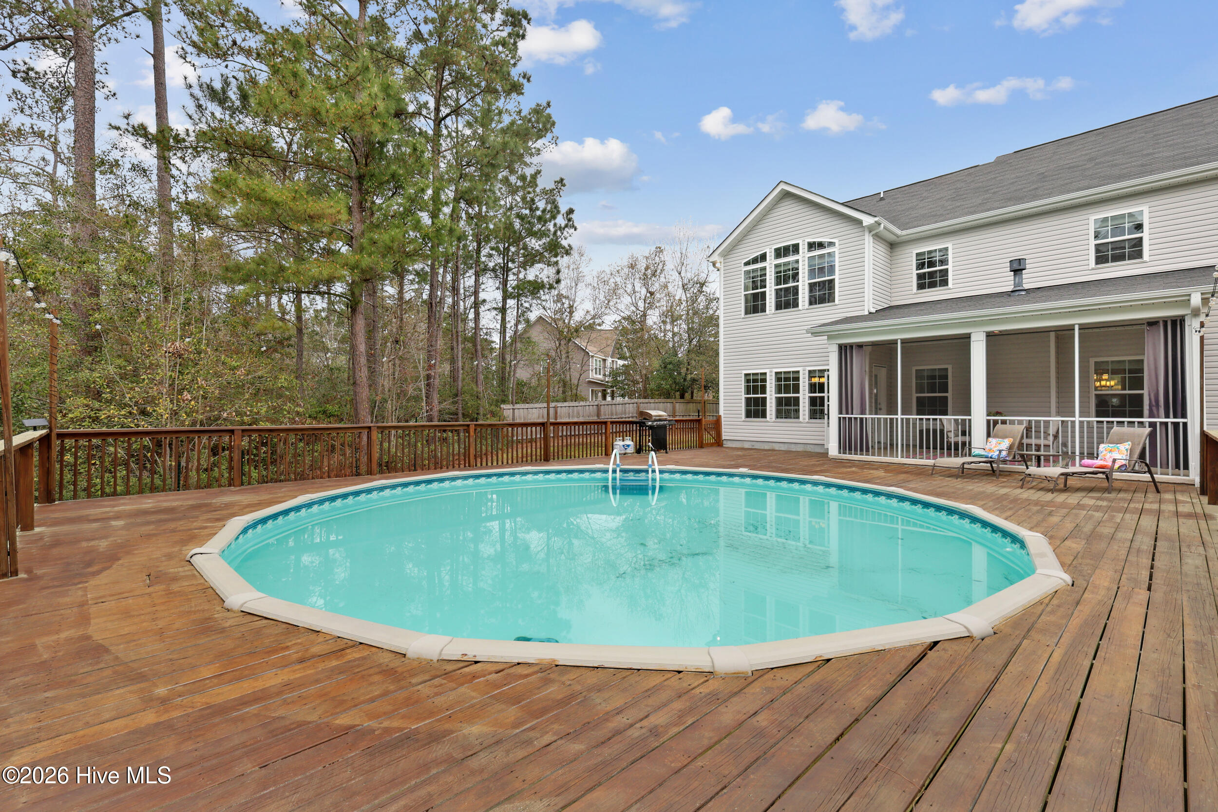 100562179 | Photo 56