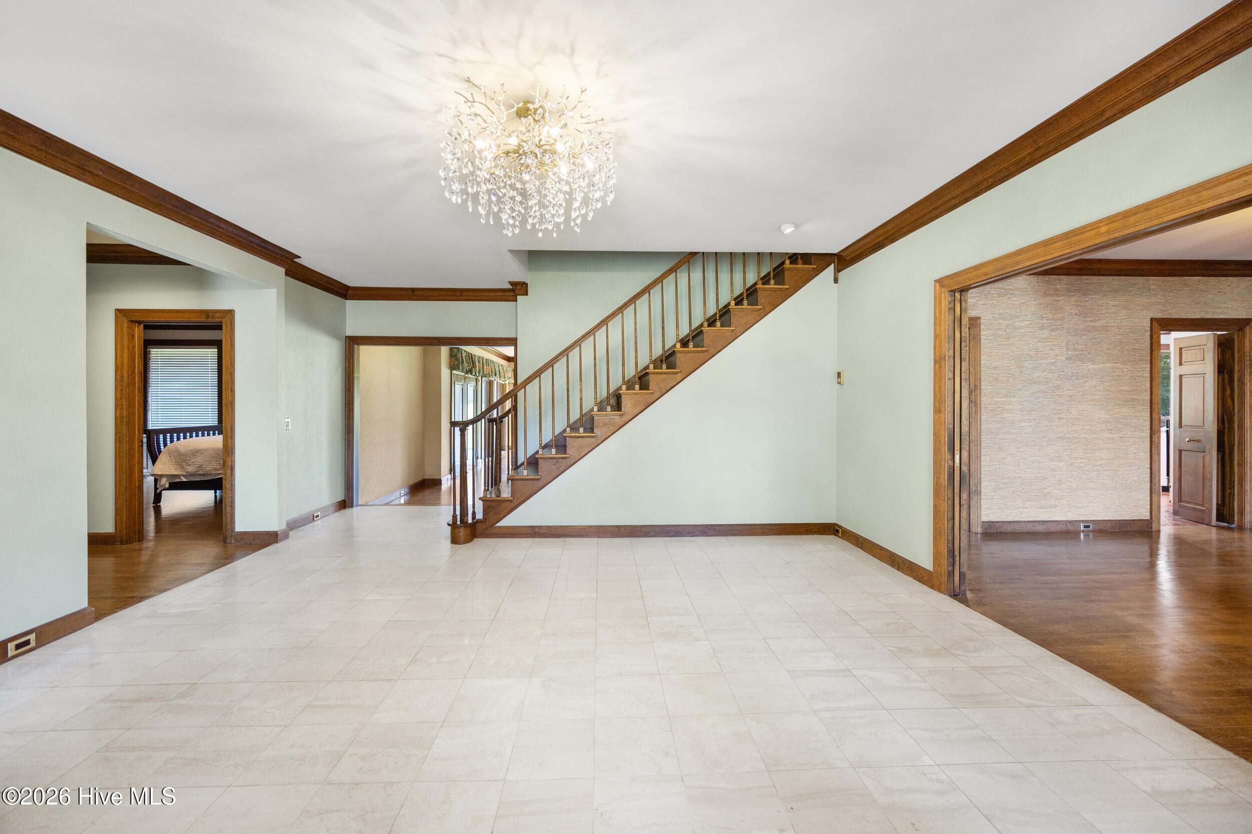 001 ccd 260504 entry foyer 1