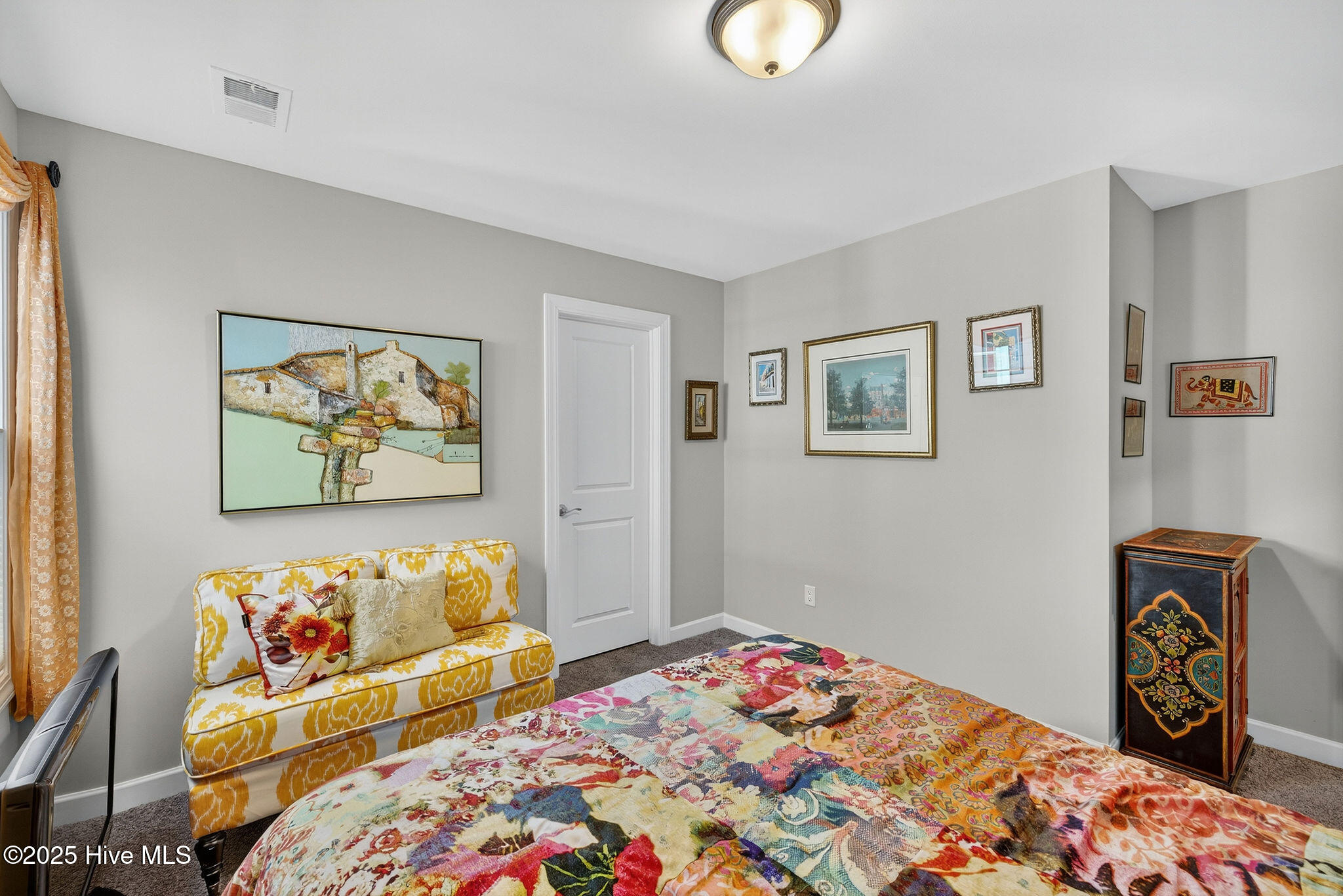 100529833 | Photo 37