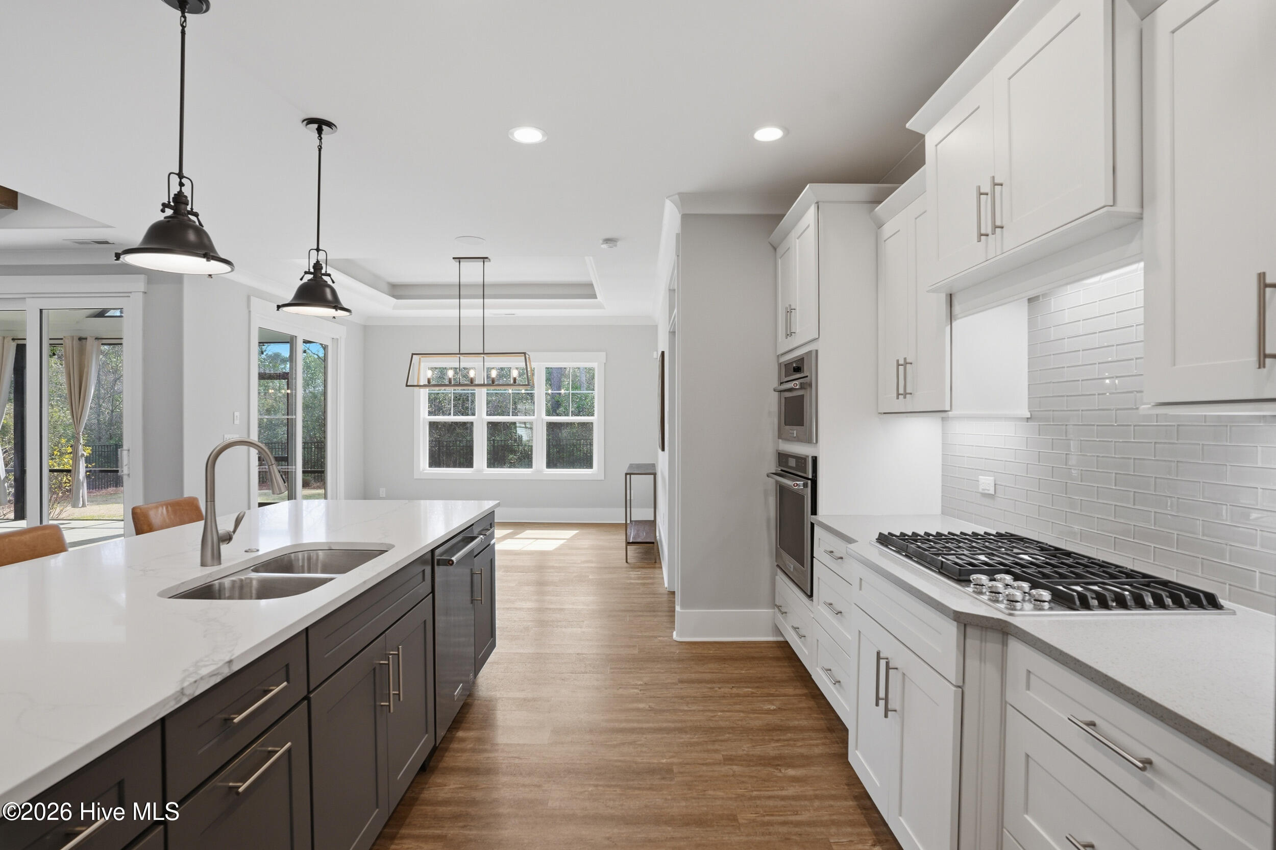 100561233 | Photo 16