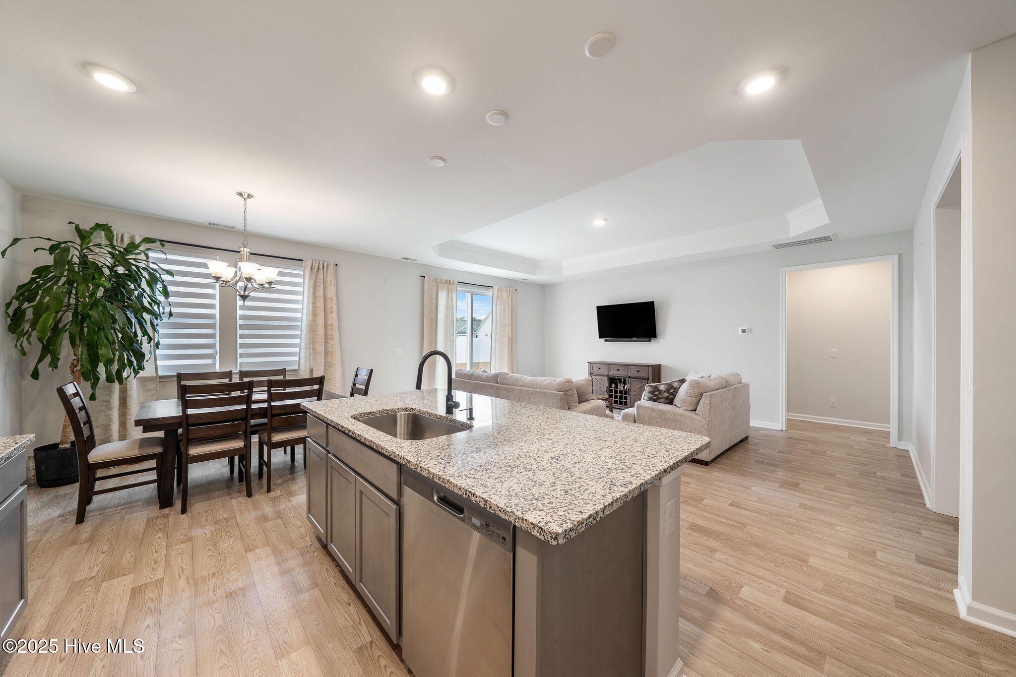 100542569 | Photo 22