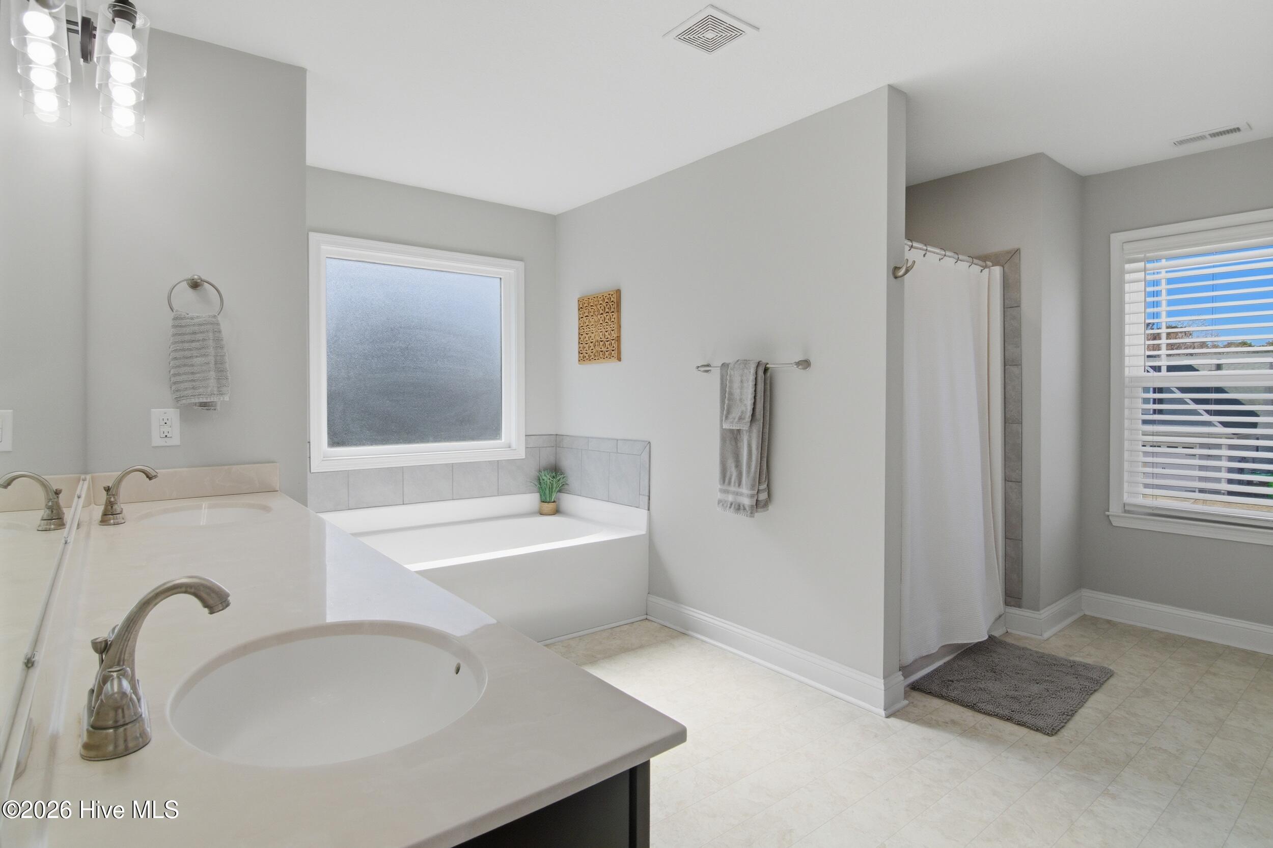 100552695 | Photo 37