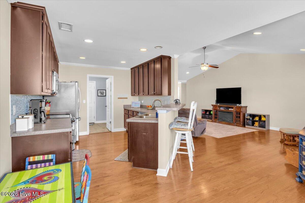 100567099 | Photo 30