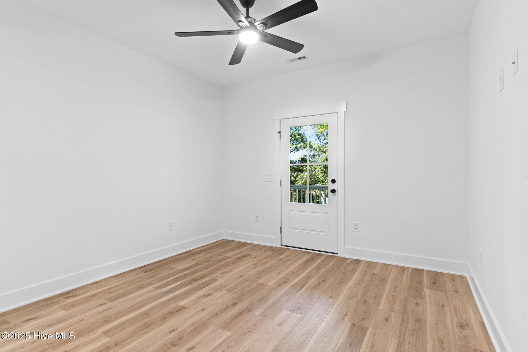 100529099 | Photo 33