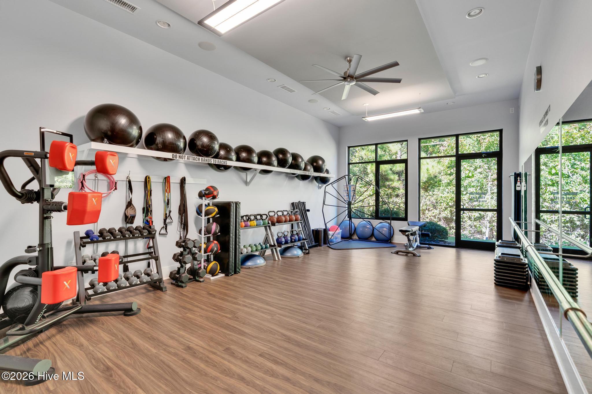 100549204 | Photo 49