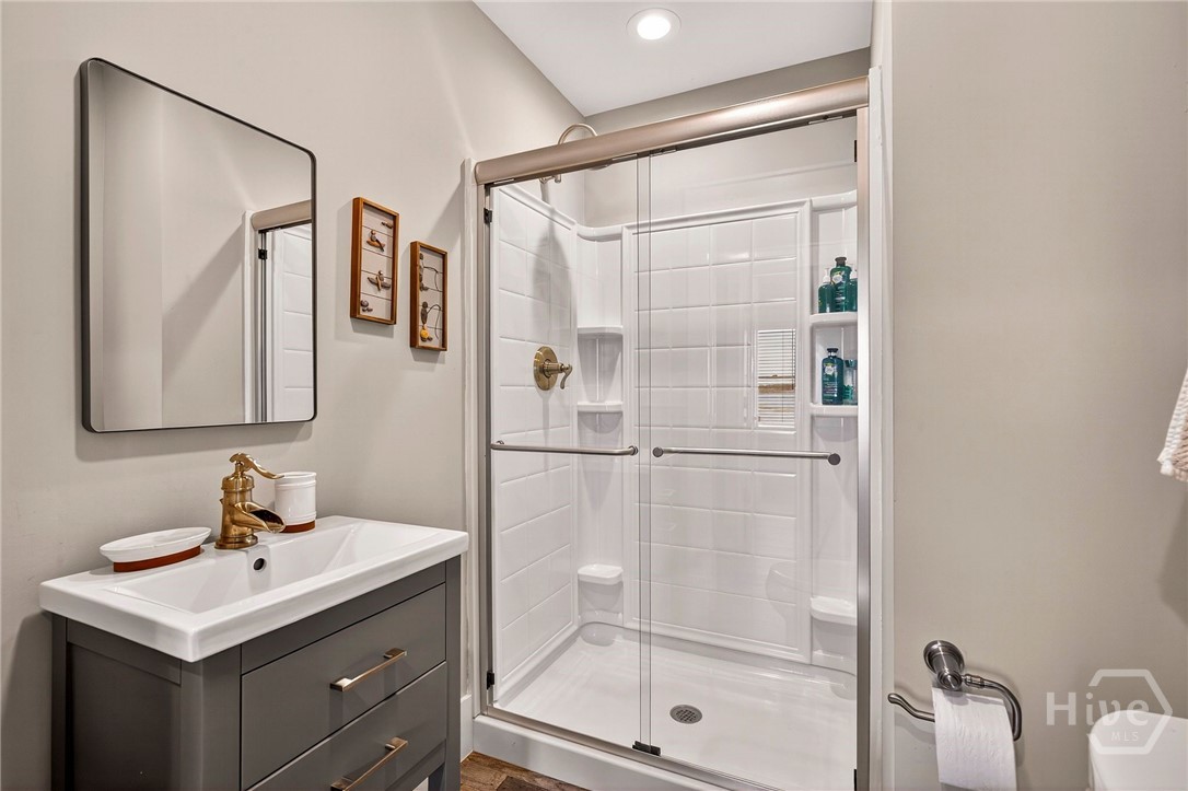 Upstairs Full Bath #3