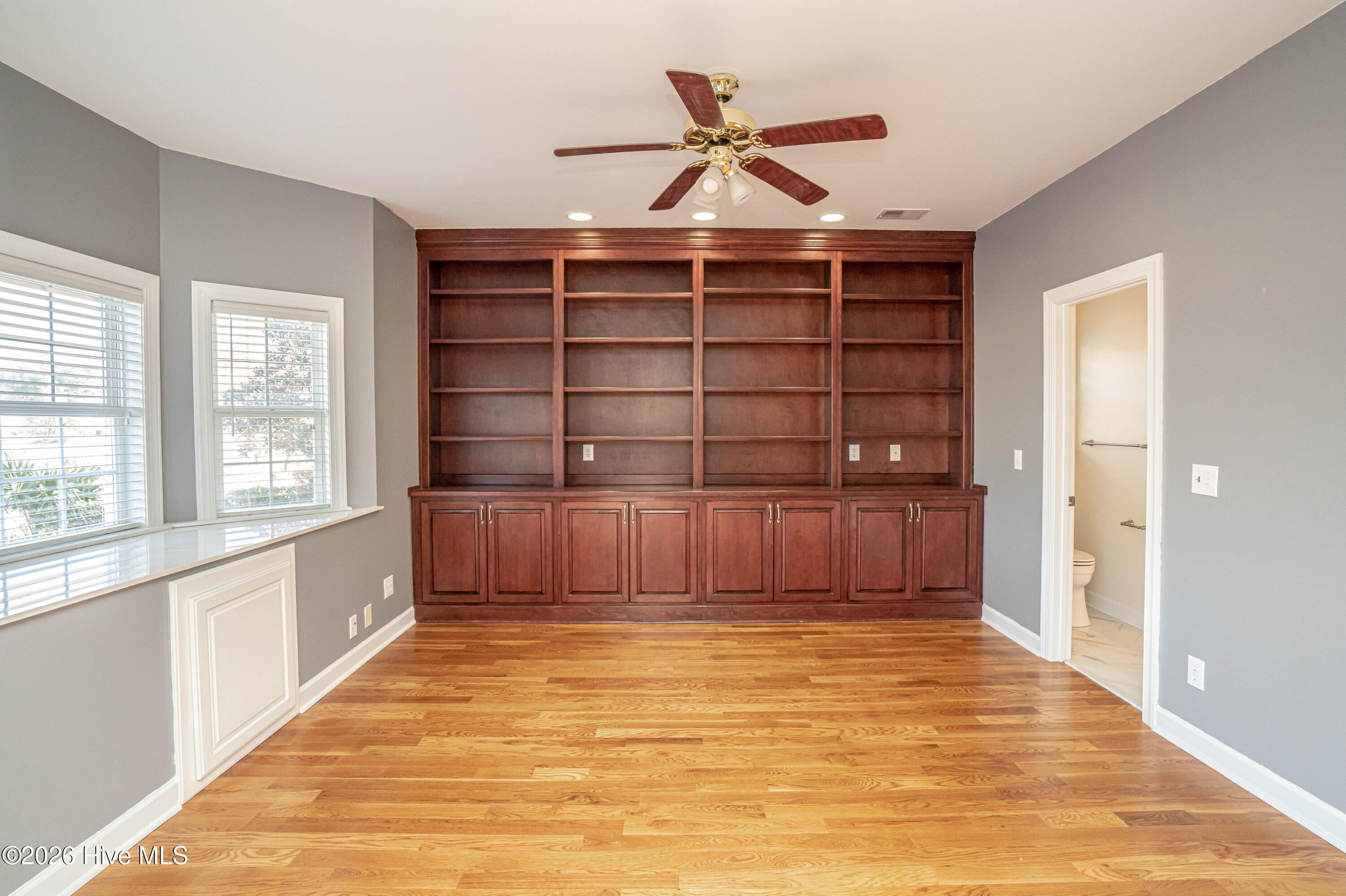 100553430 | Photo 35