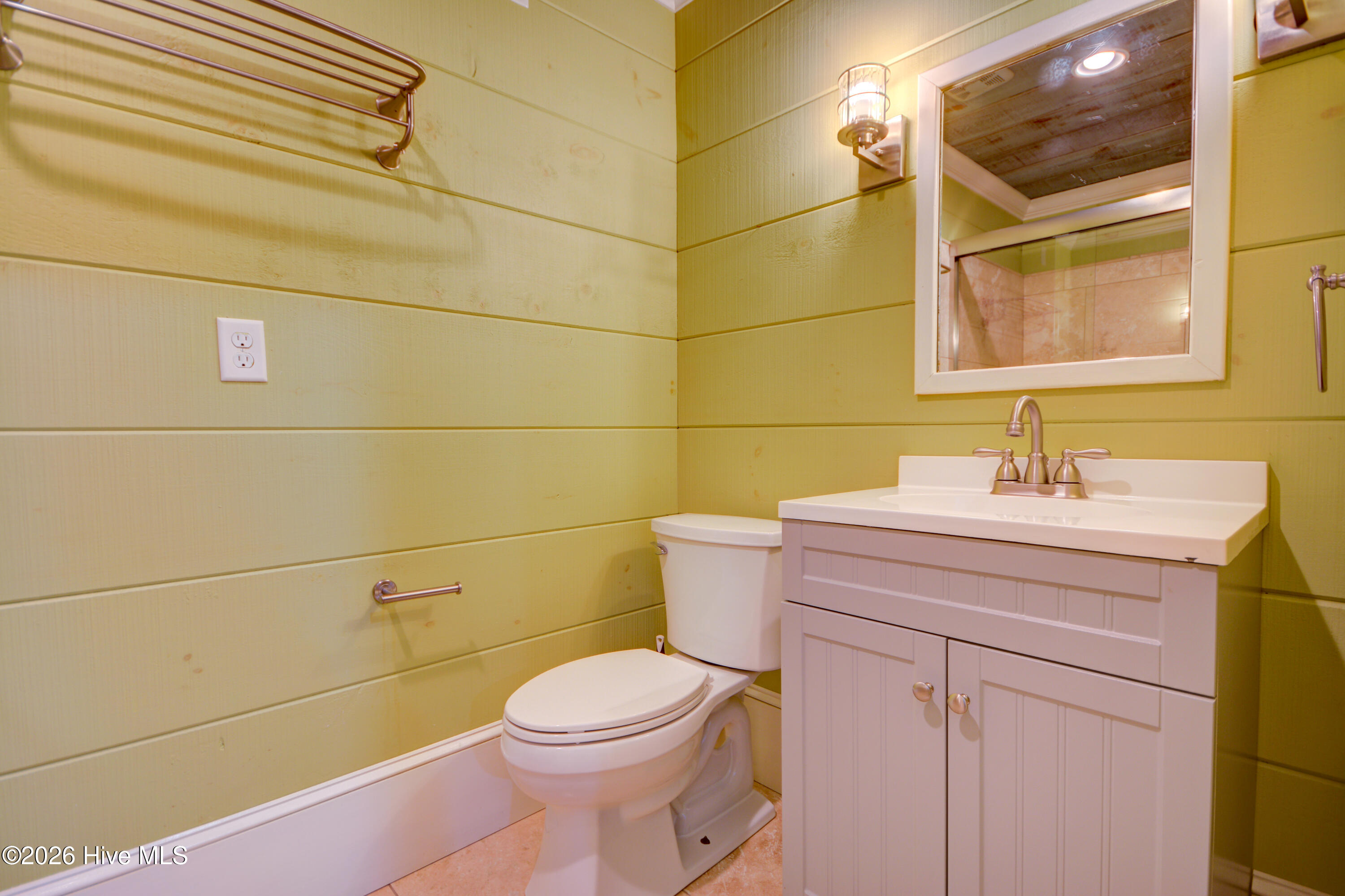 100565918 | Photo 26