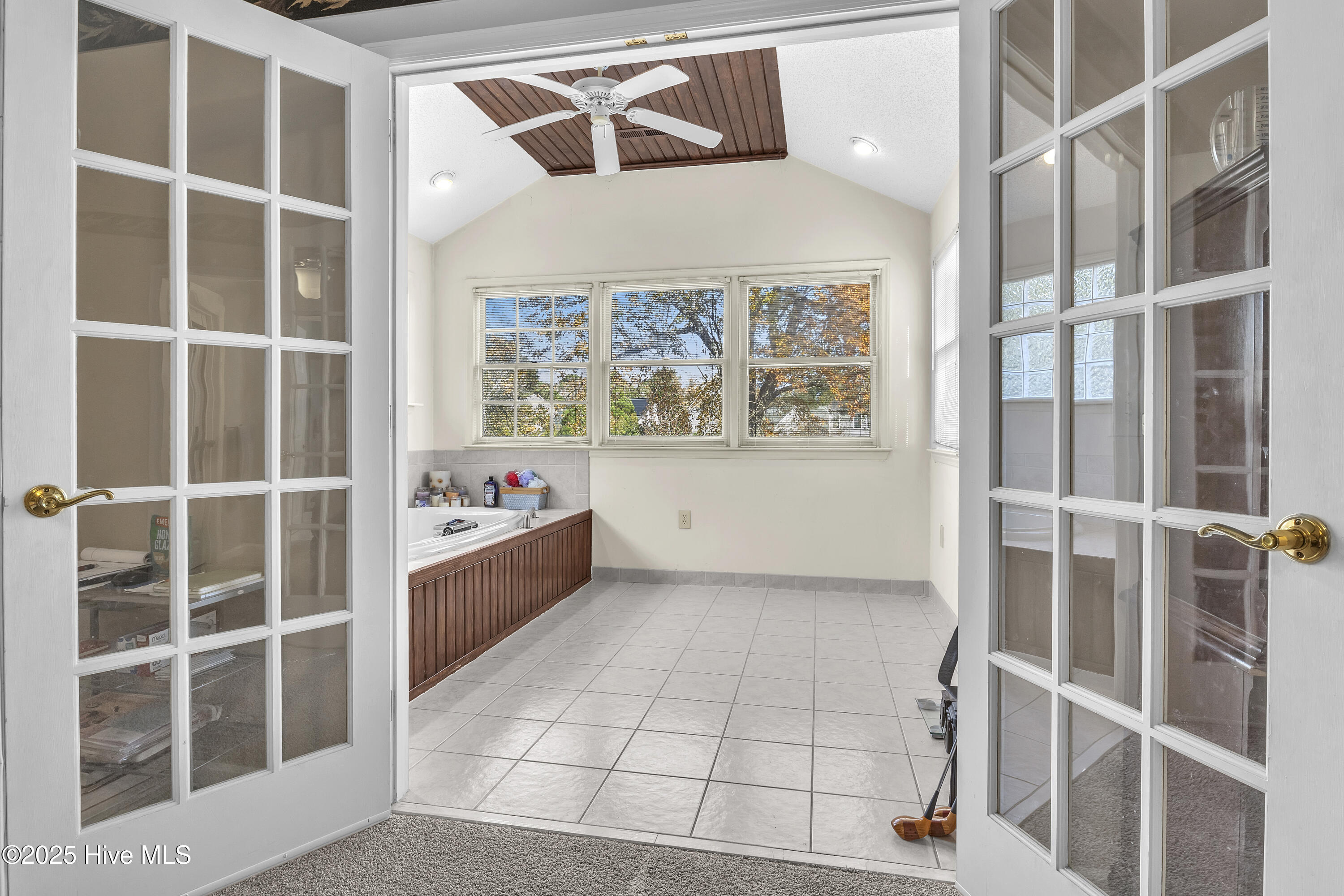 100480579 | Photo 26