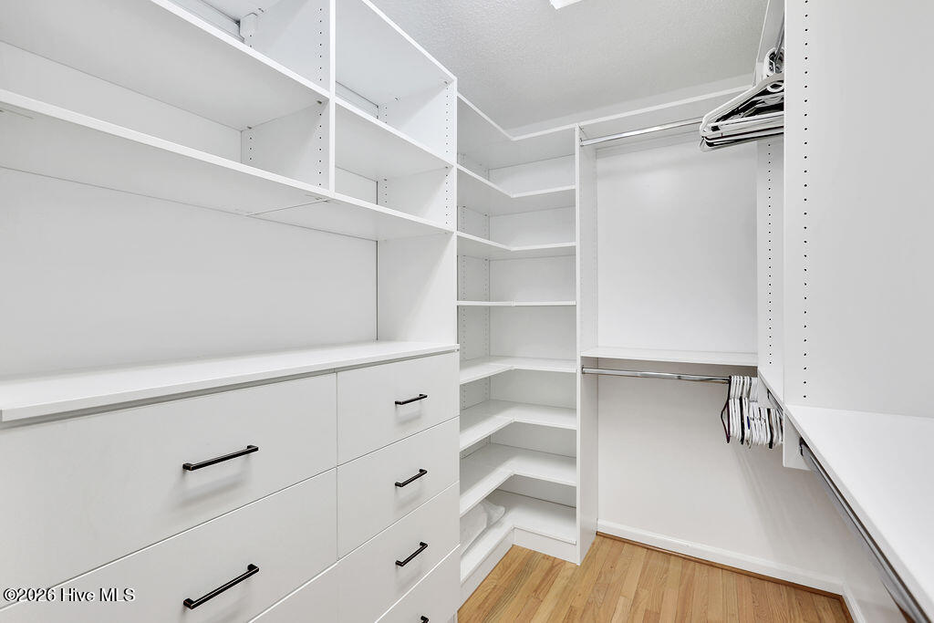 100551760 | Photo 31