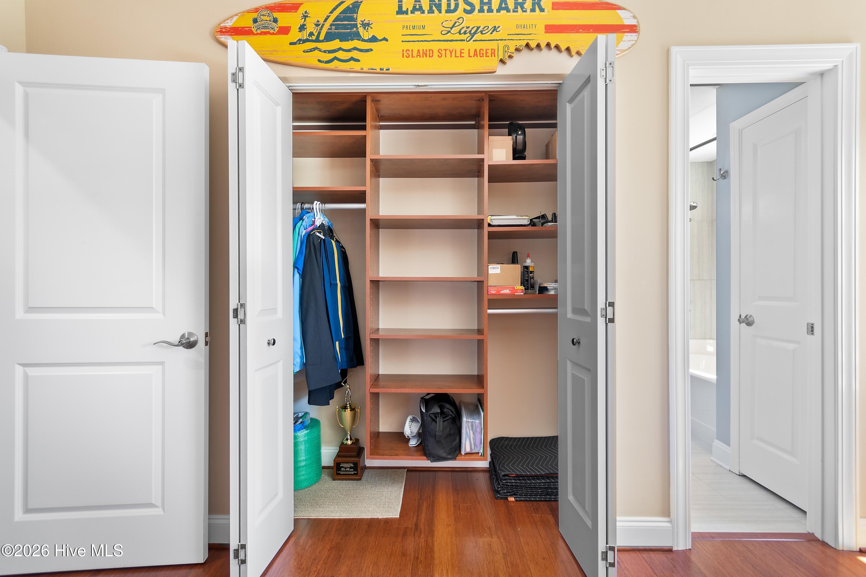 100567297 | Photo 33