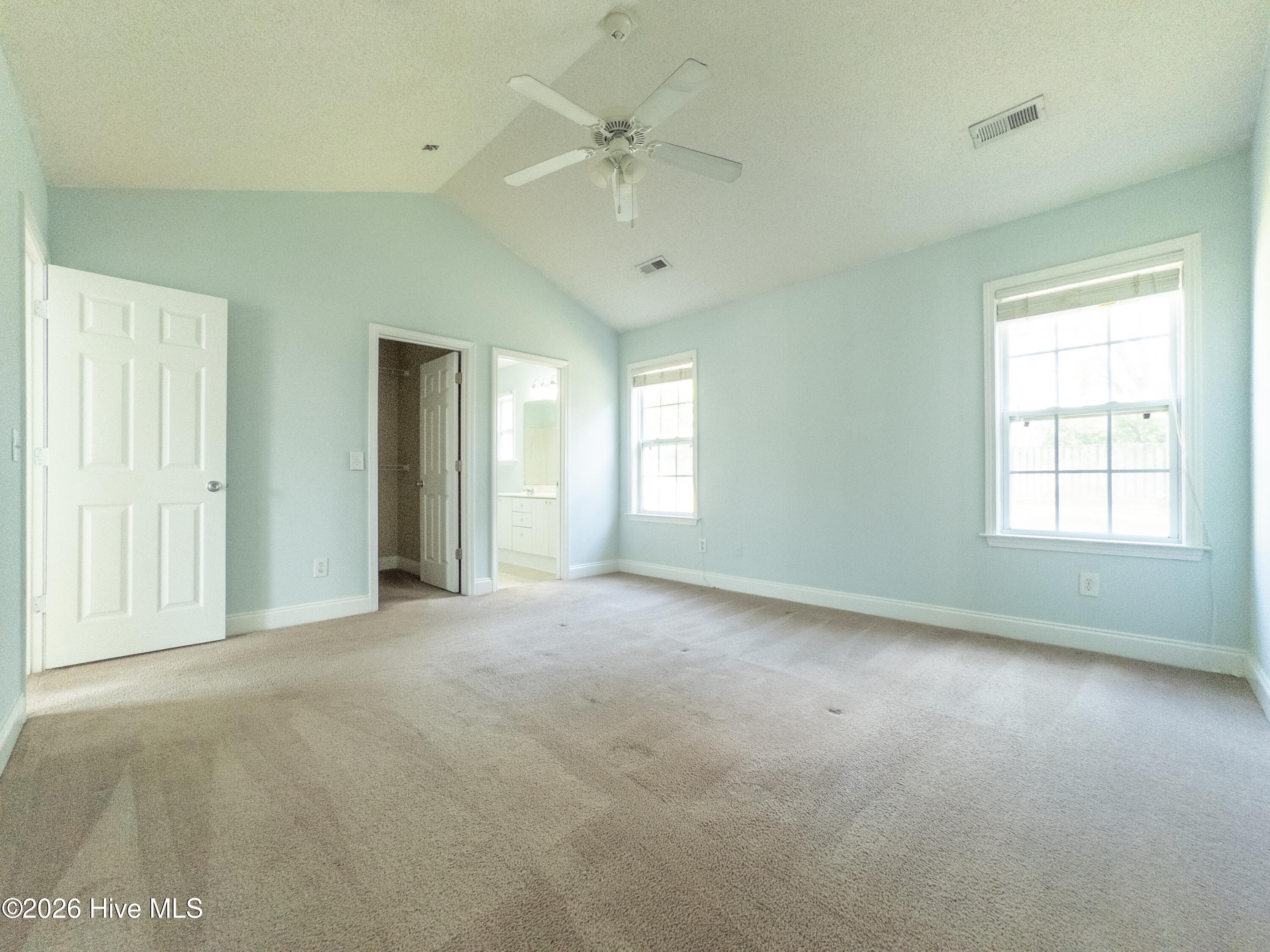 100558413 | Photo 24