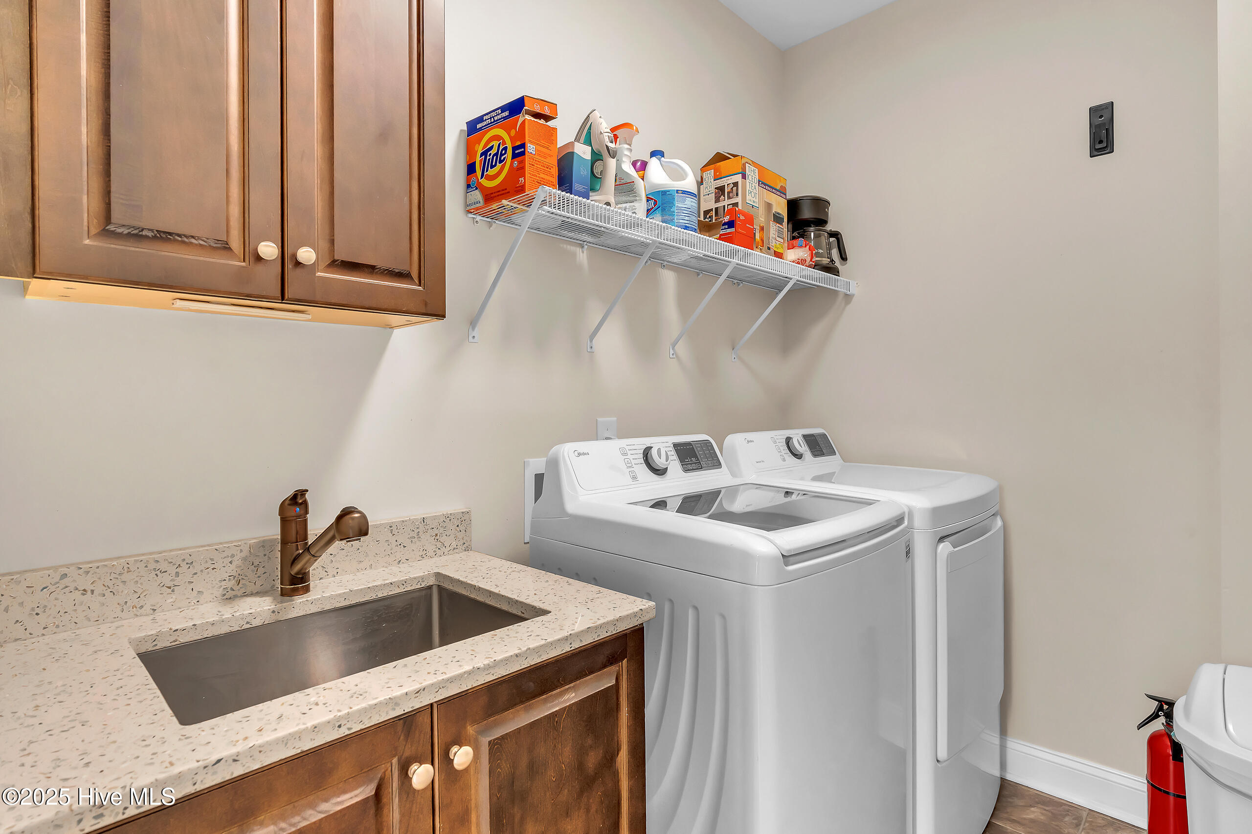 100546927 | Photo 31