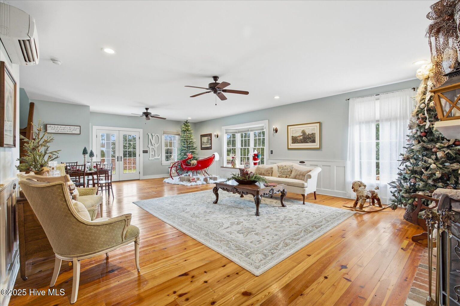 100545633 | Photo 33