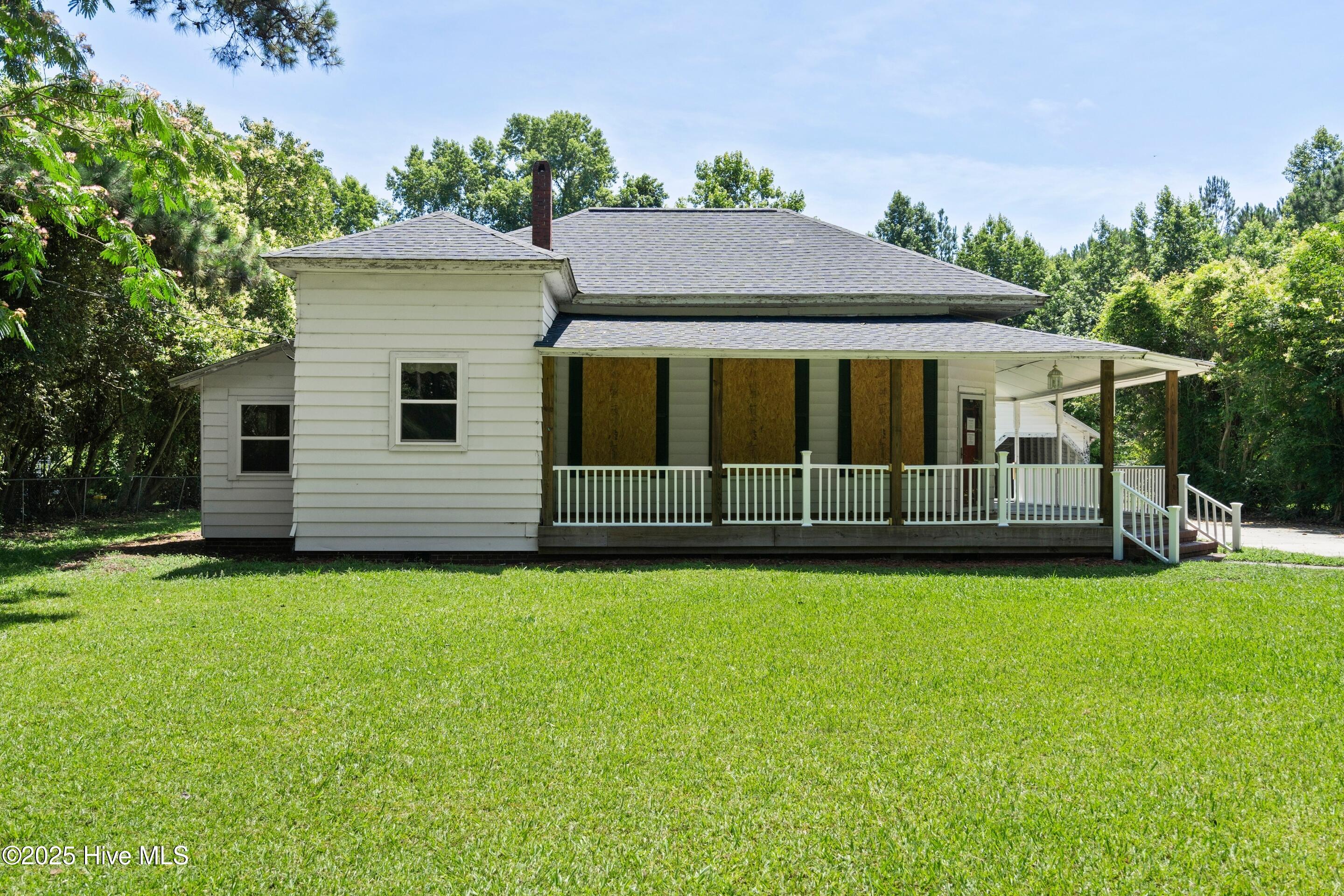 Homes for sale in Lake Waccamaw, NC | 401 Pecan Ln, Lake Waccamaw, NC 28450 | MLS# 100513299