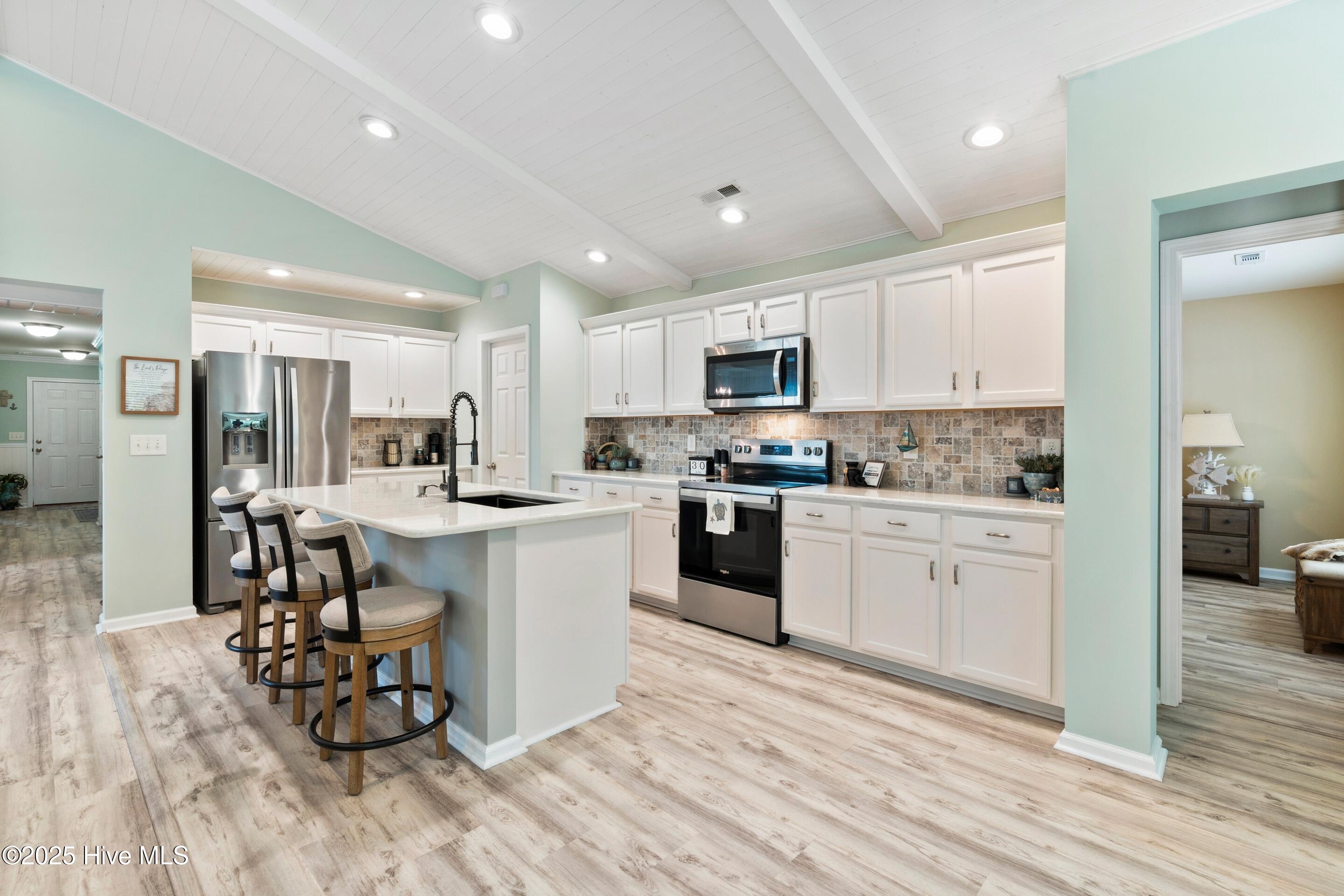 100517079 | Photo 29