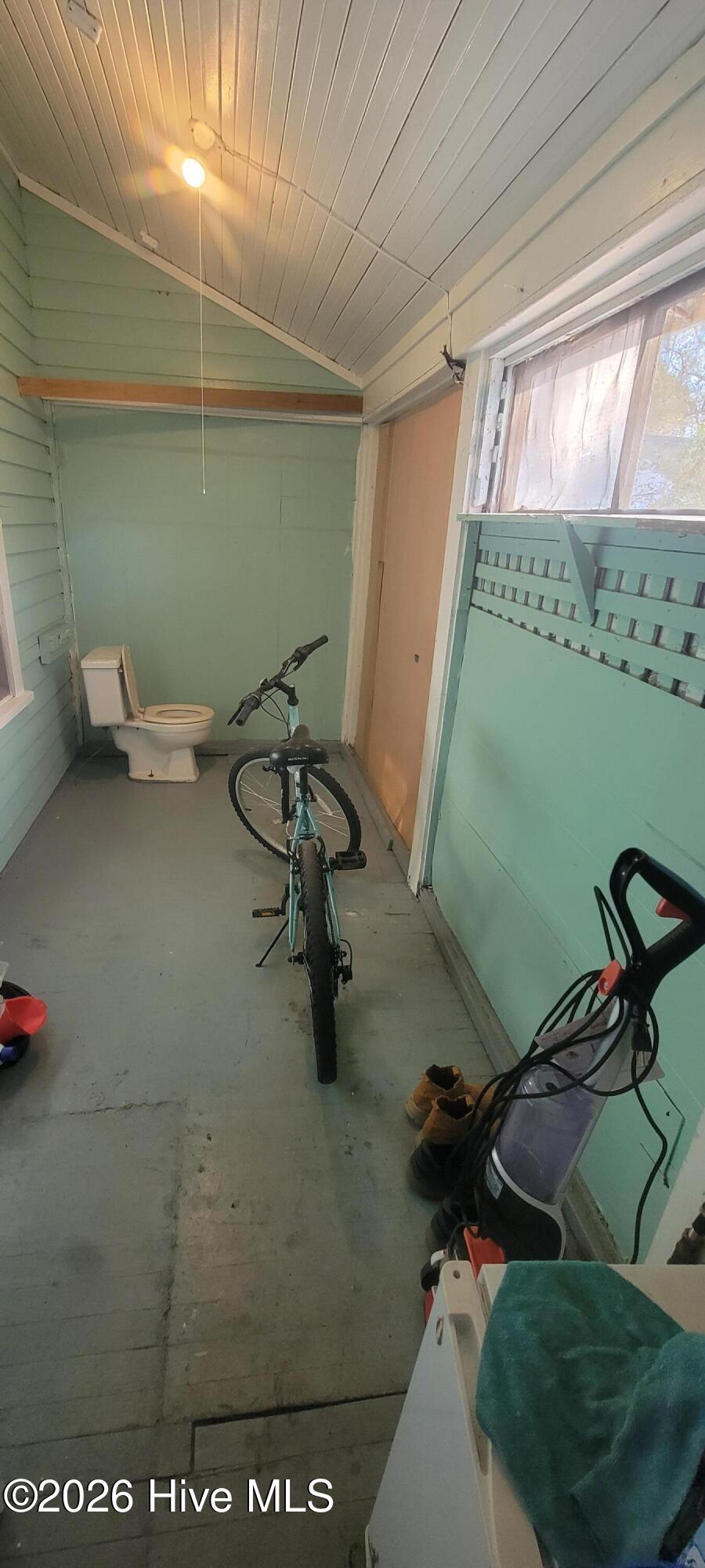 100558773 | Photo 13