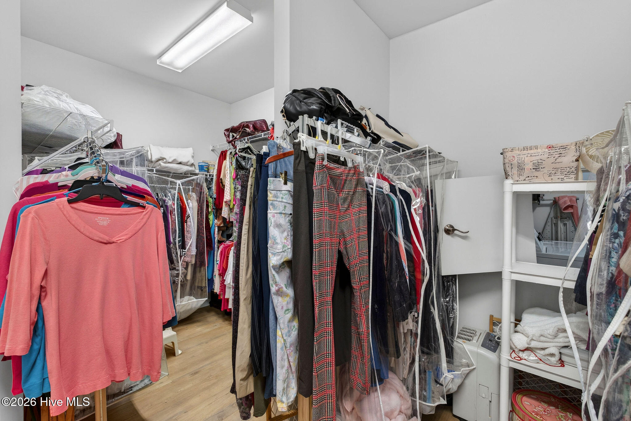 100560495 | Photo 24