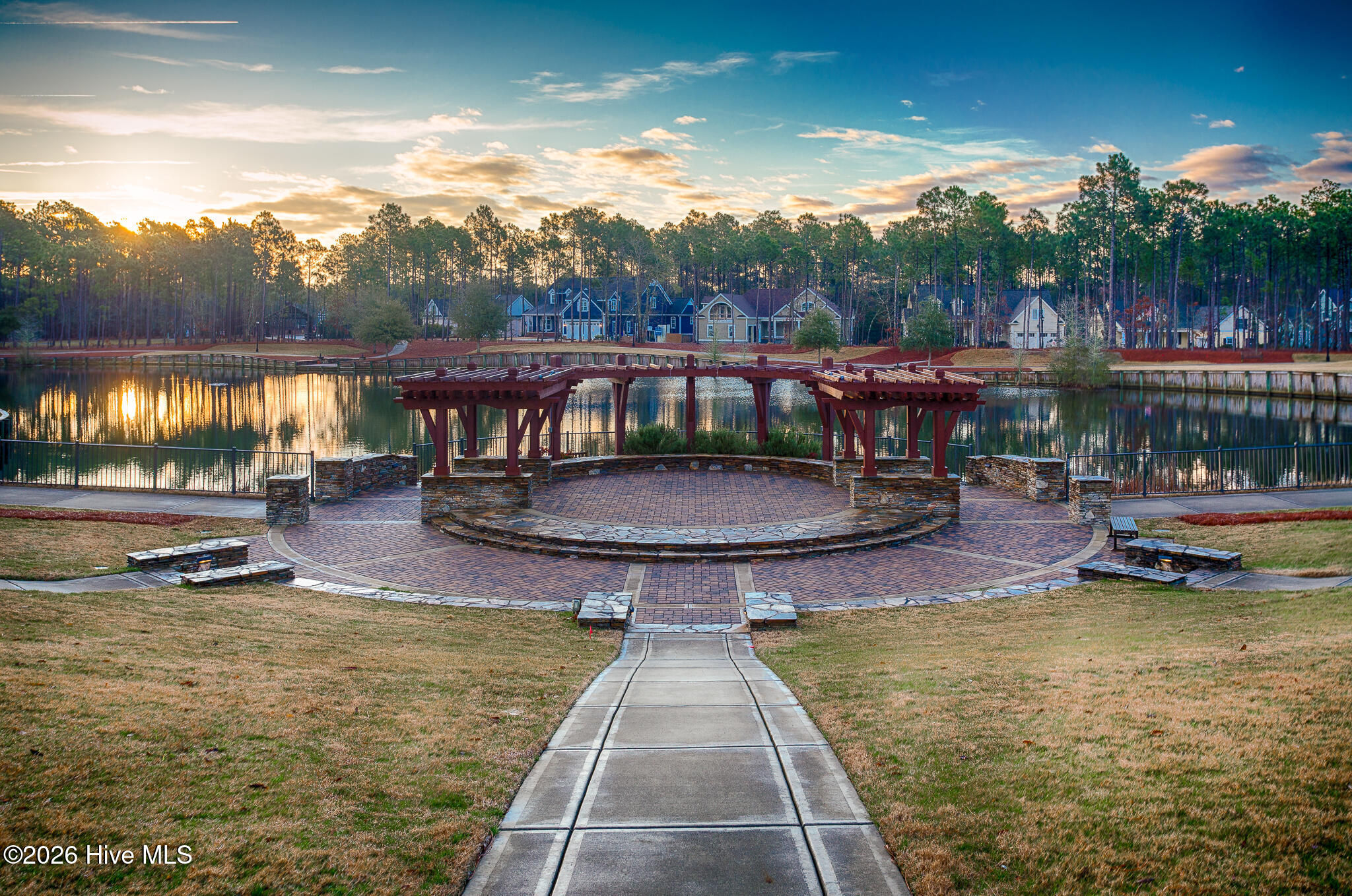 100564801 | Photo 62