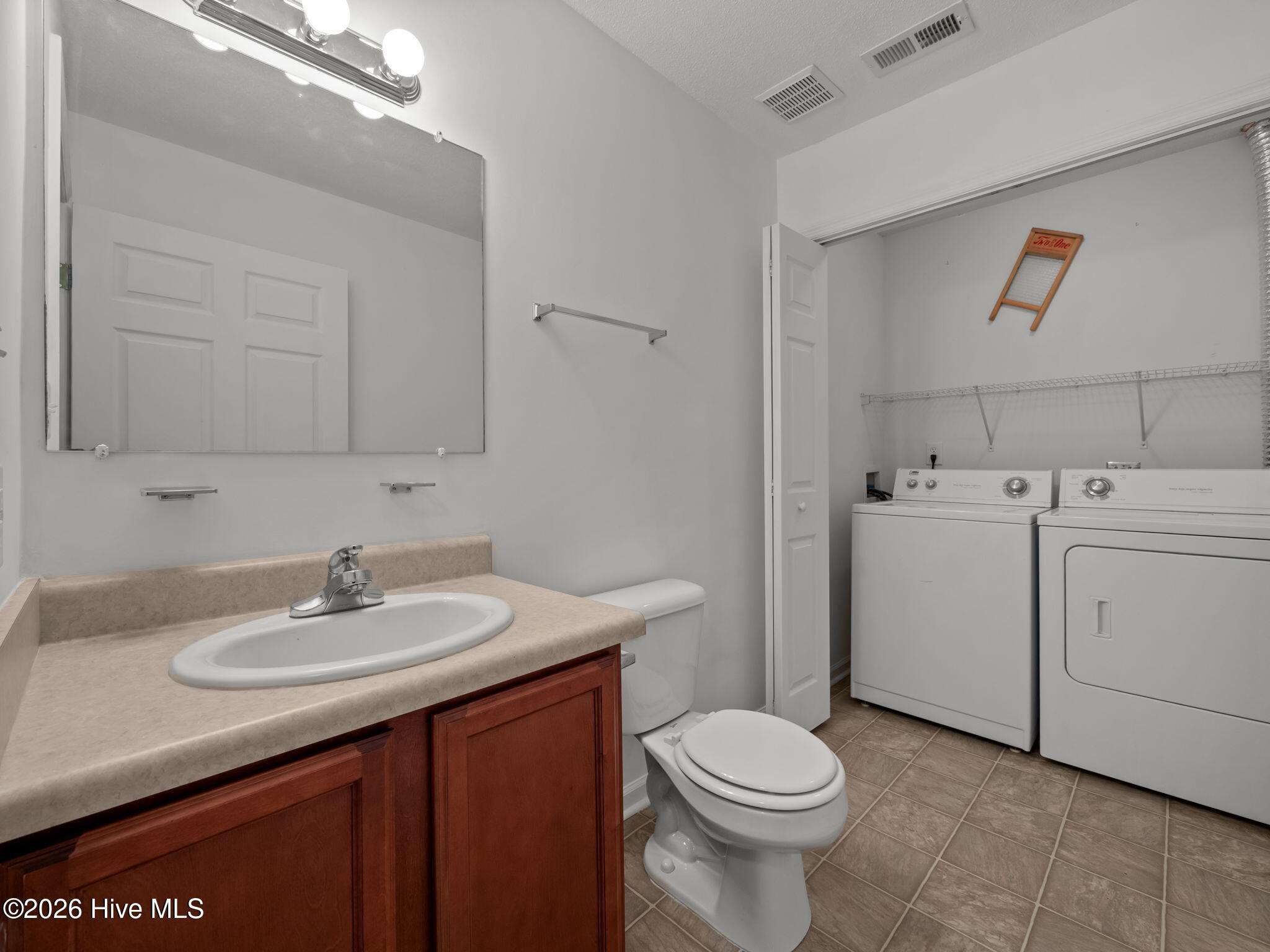 100548288 | Photo 42