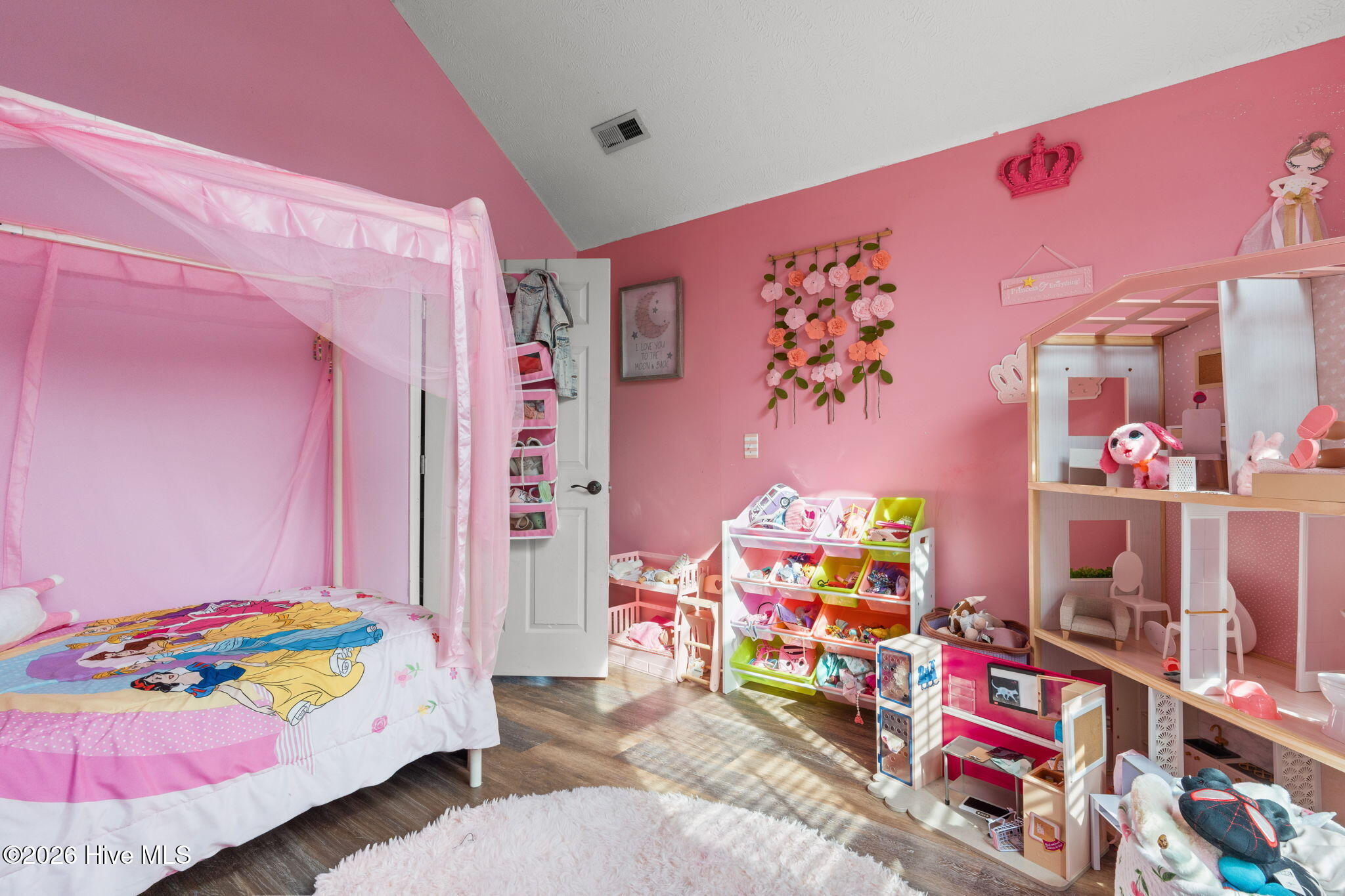 100556346 | Photo 16