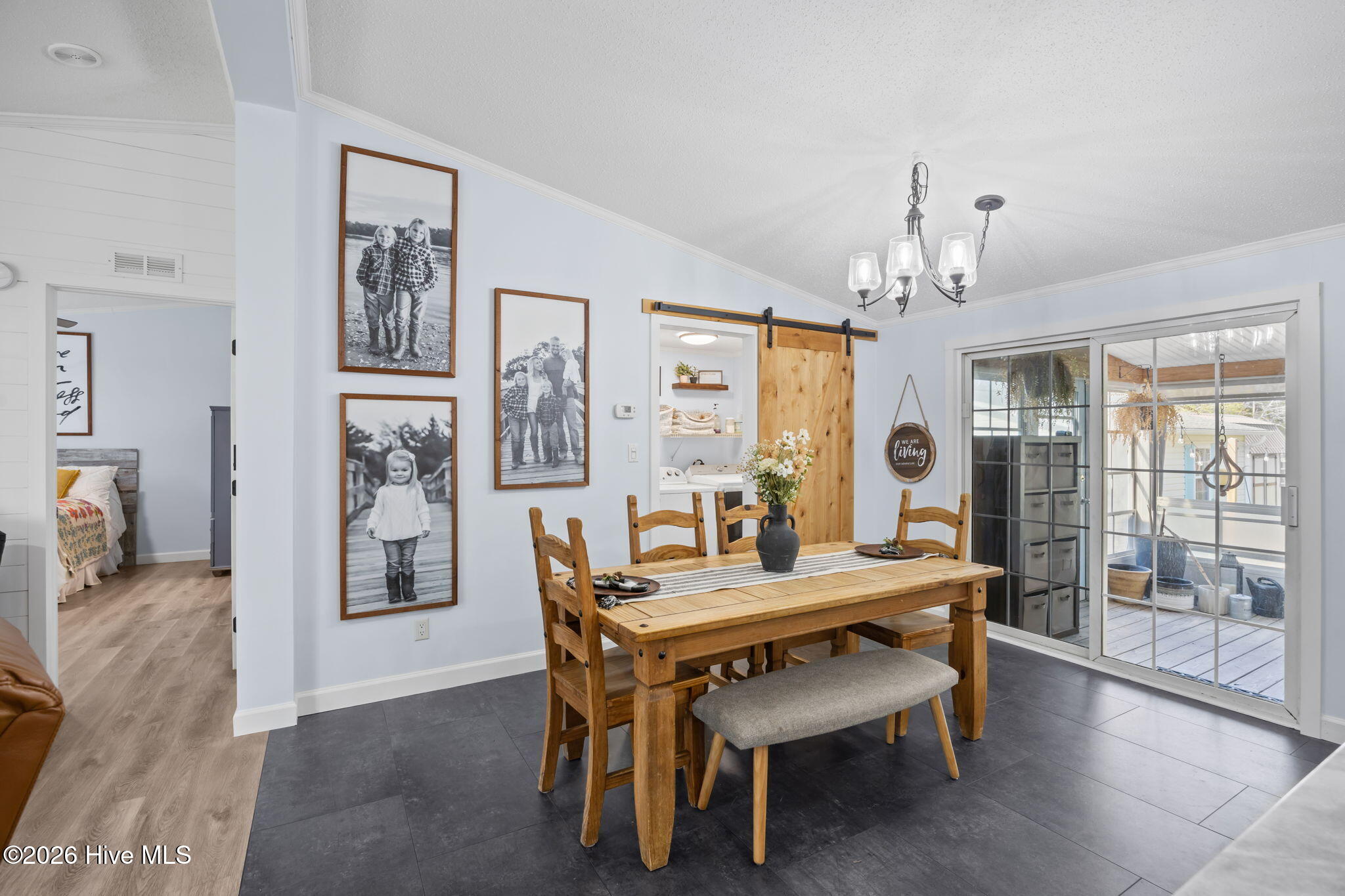 100560111 | Photo 15