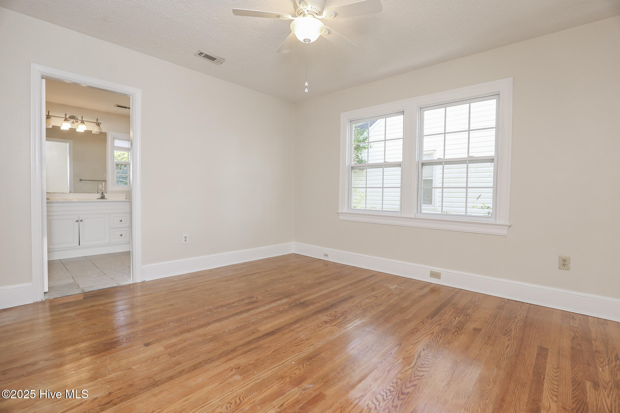 100542091 | Photo 26