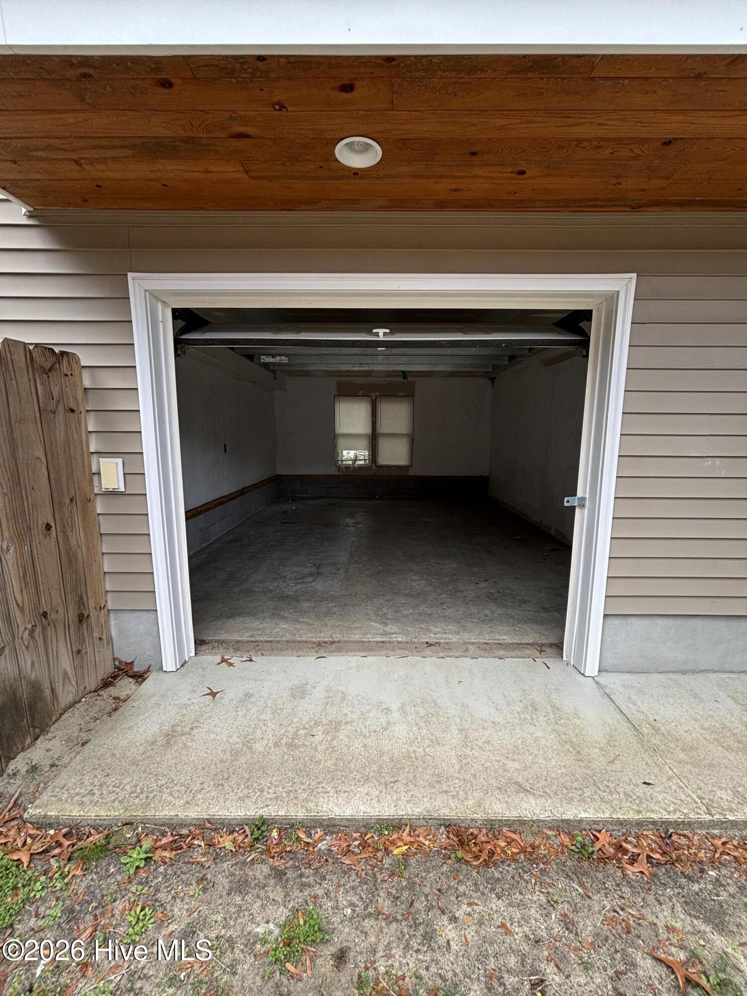 100561004 | Photo 28