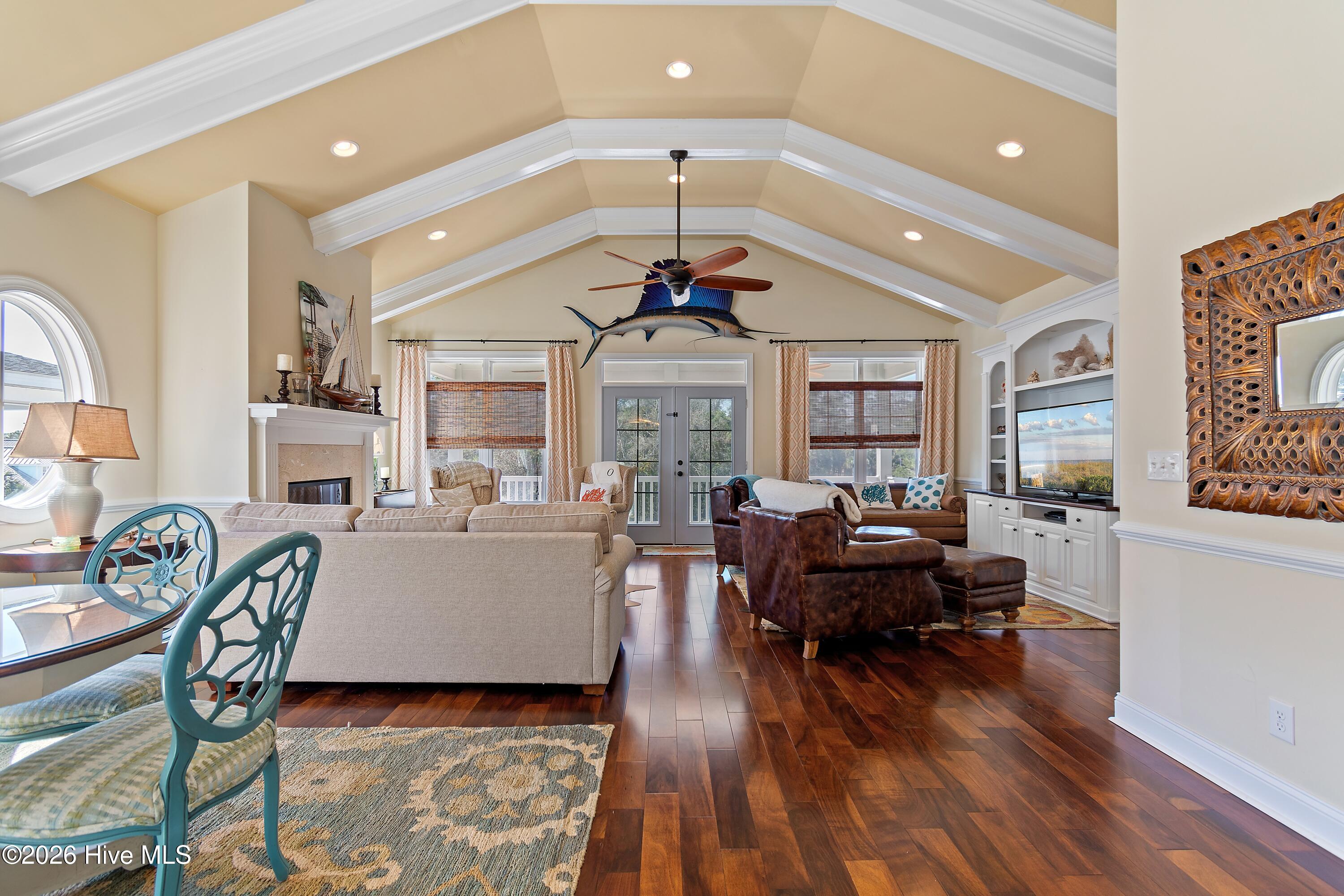 100558702 | Photo 15