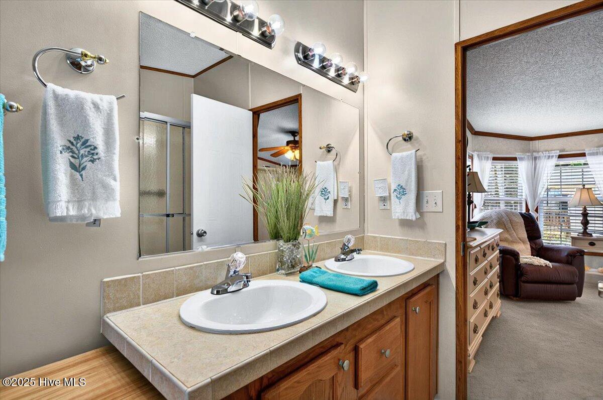 100555131 | Photo 23