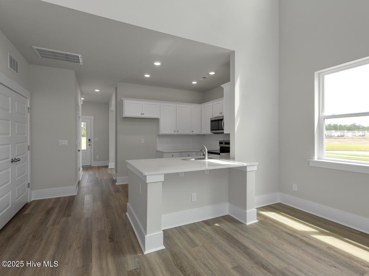 100567988 | Photo 10