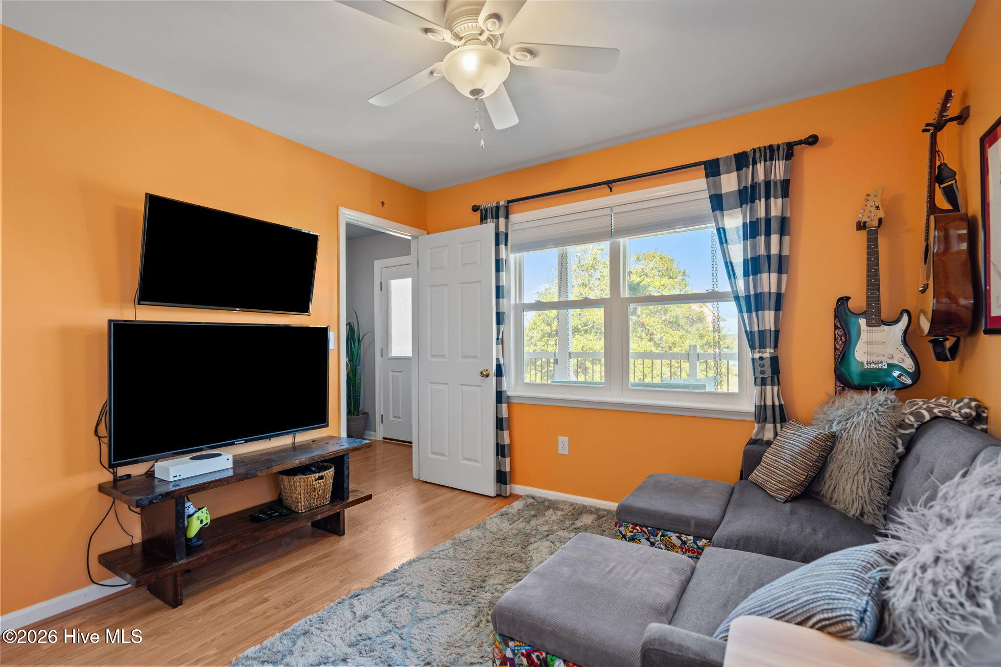 100561498 | Photo 23